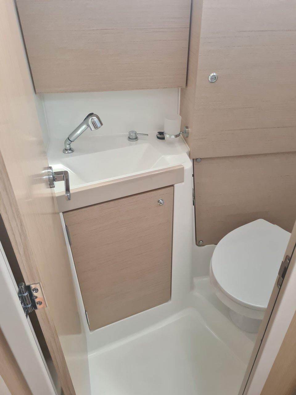 Oceanis 38.1, picture 12