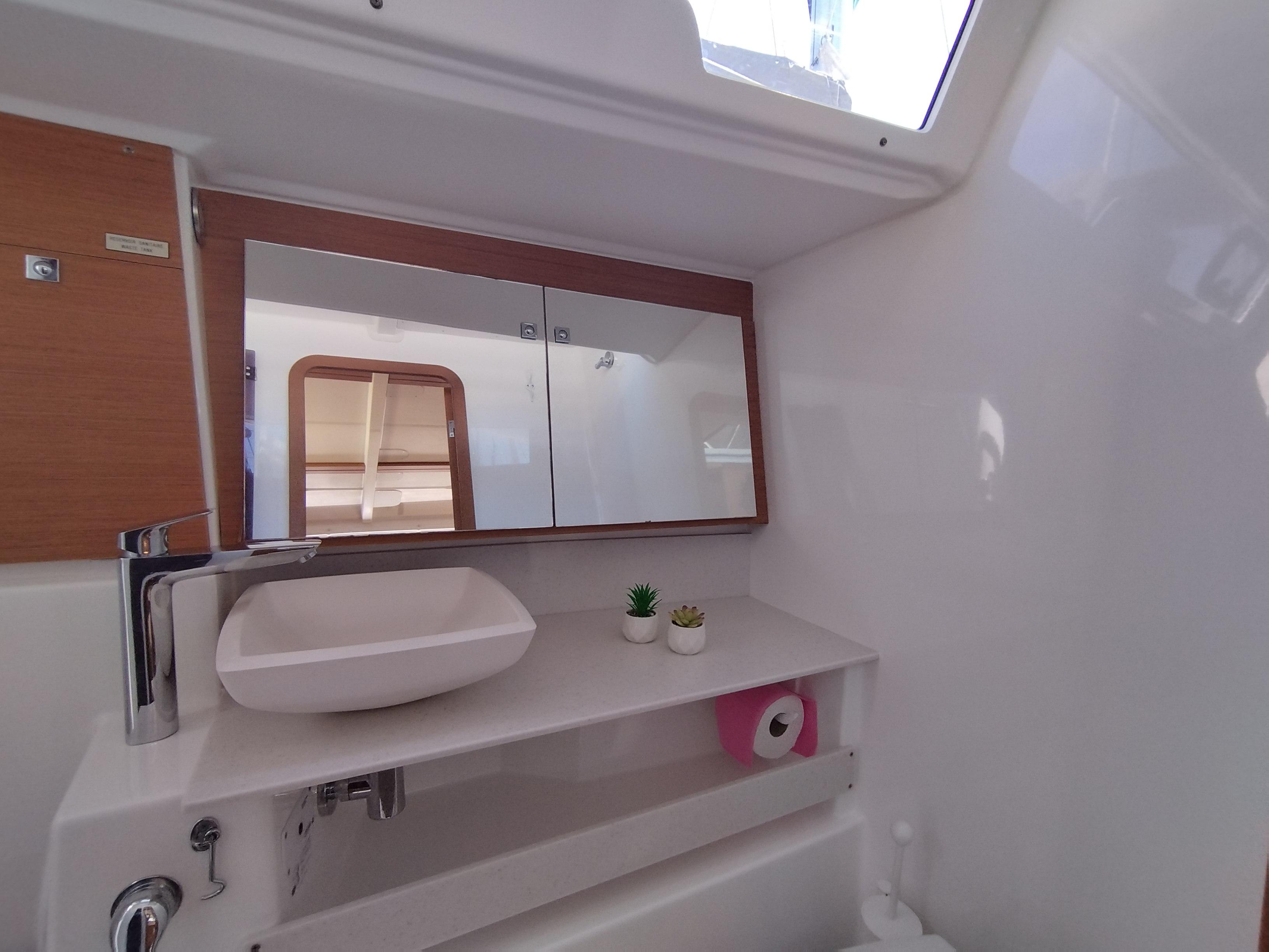 Dufour 430 - 3 cab., picture 22