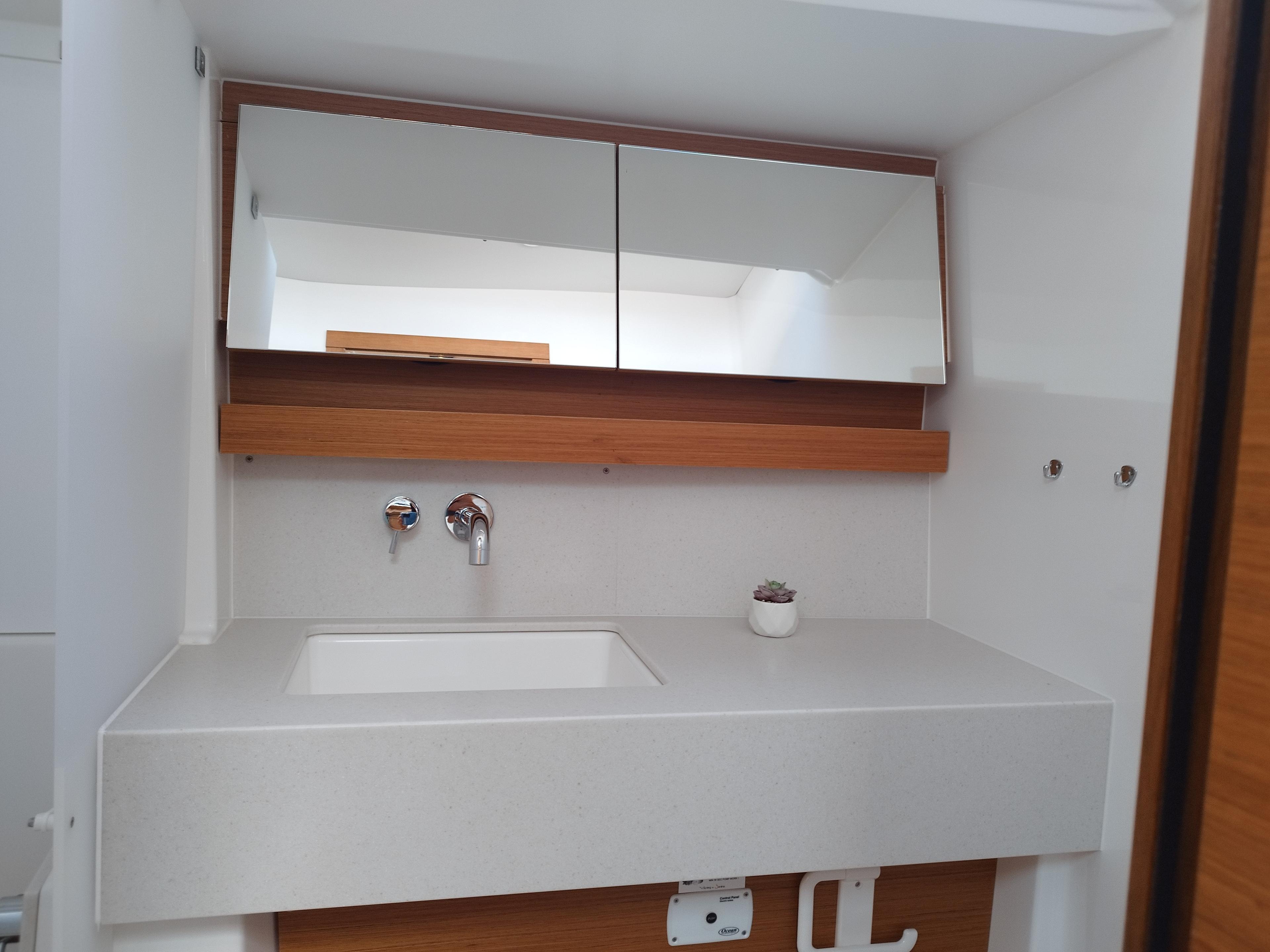 Dufour 430 - 3 cab., picture 23