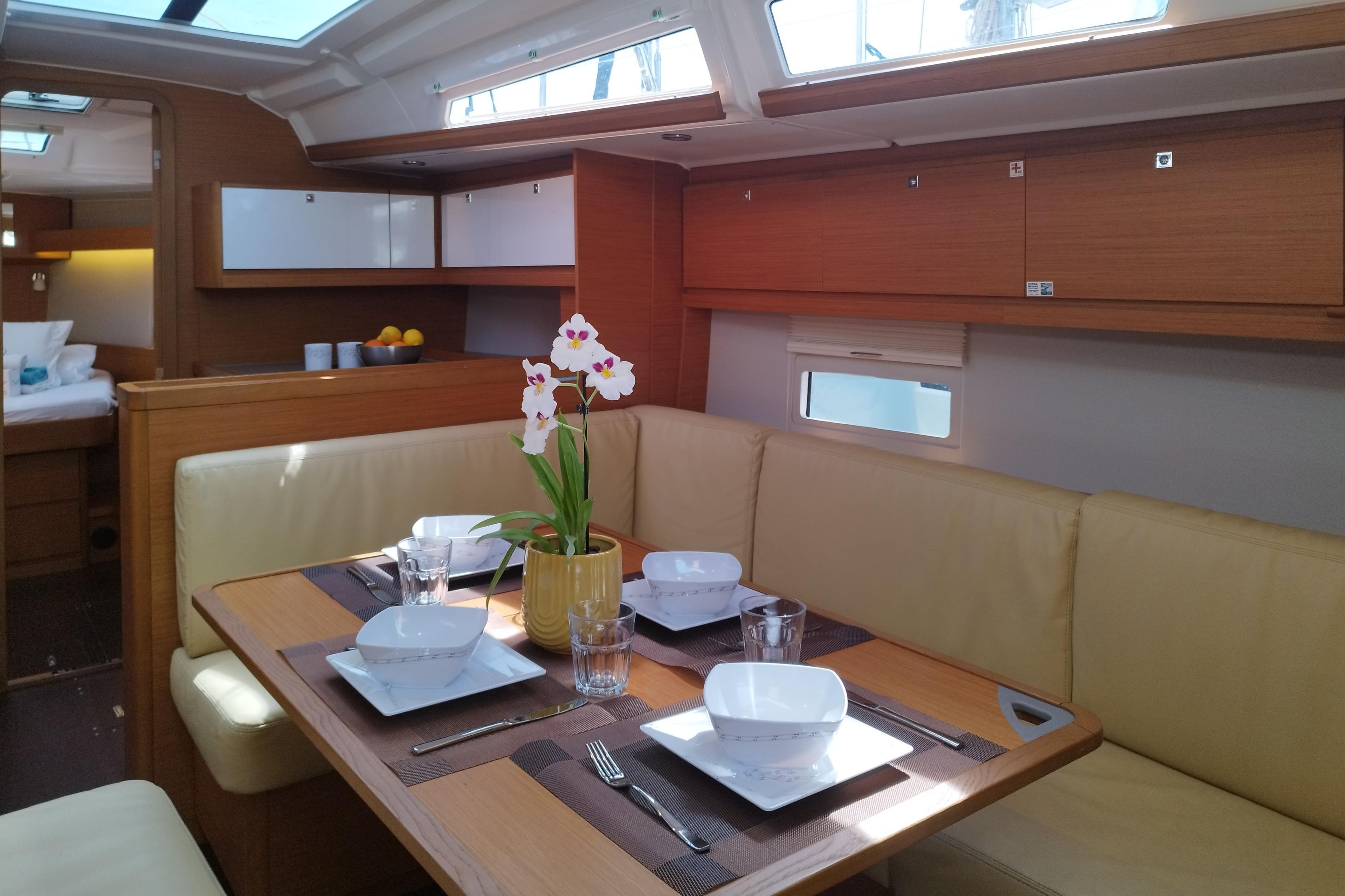 Dufour 430 - 3 cab., picture 17