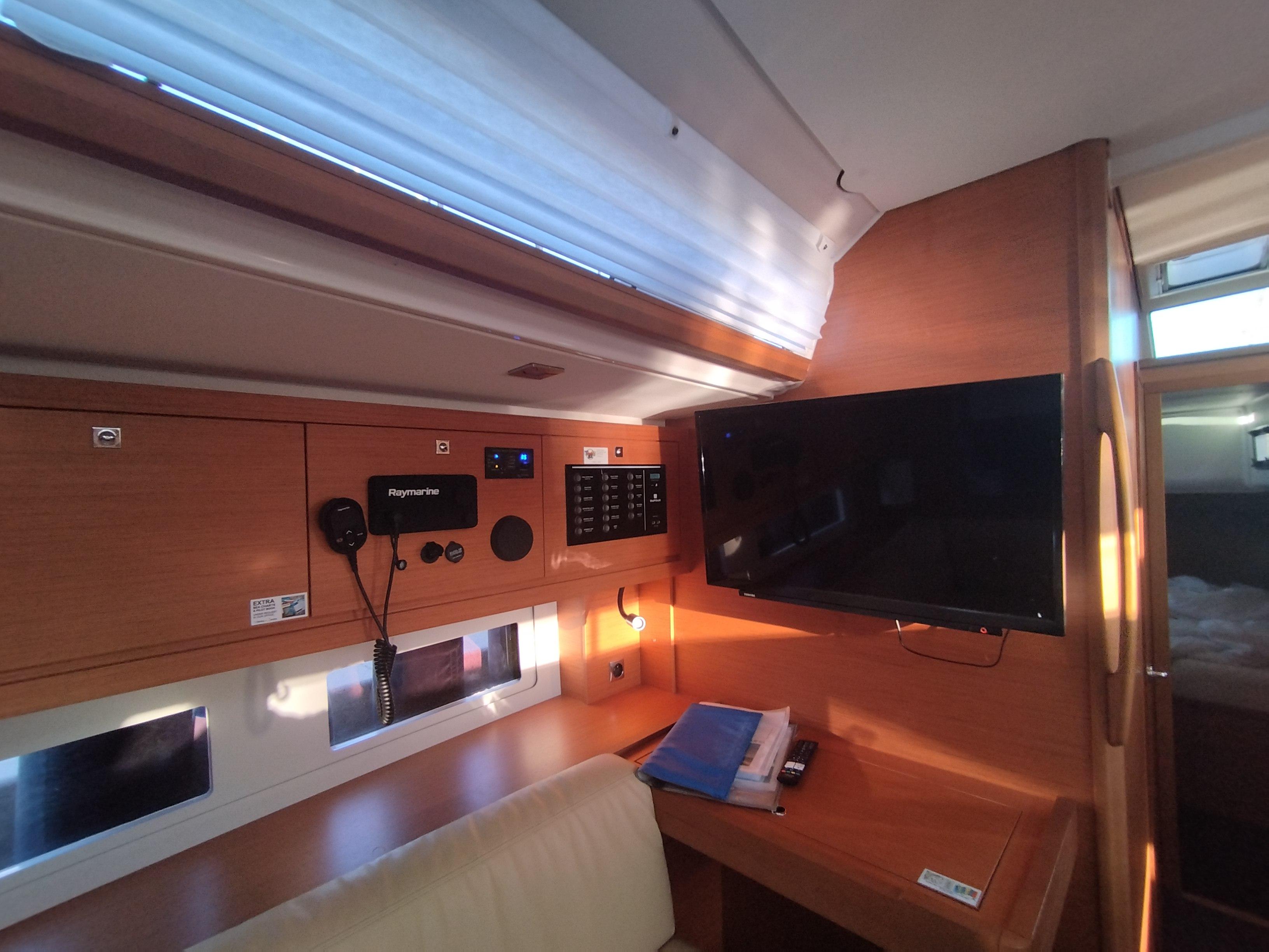 Dufour 530 - 4 + 1 cab., picture 16