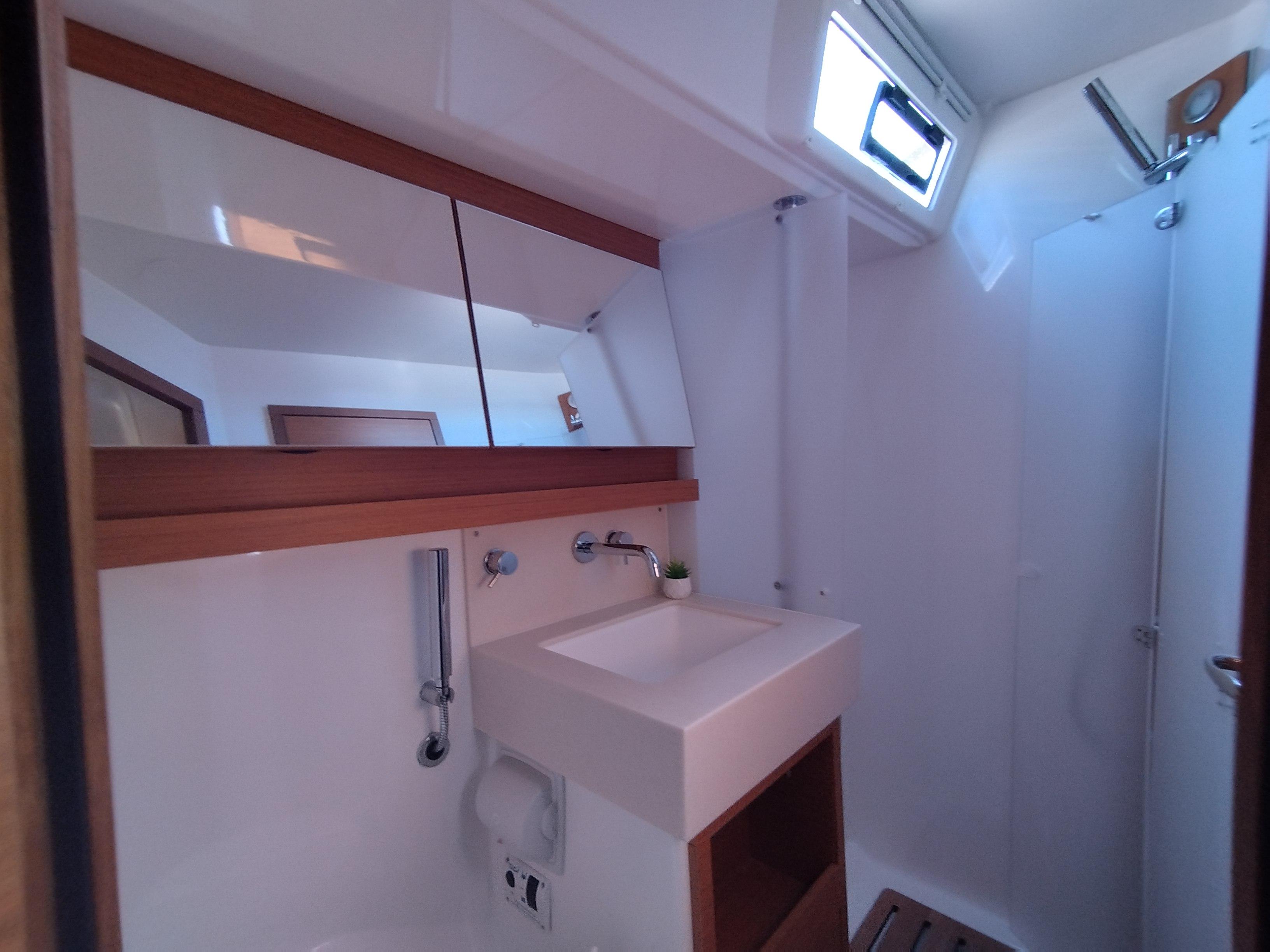 Dufour 530 - 4 + 1 cab., picture 23