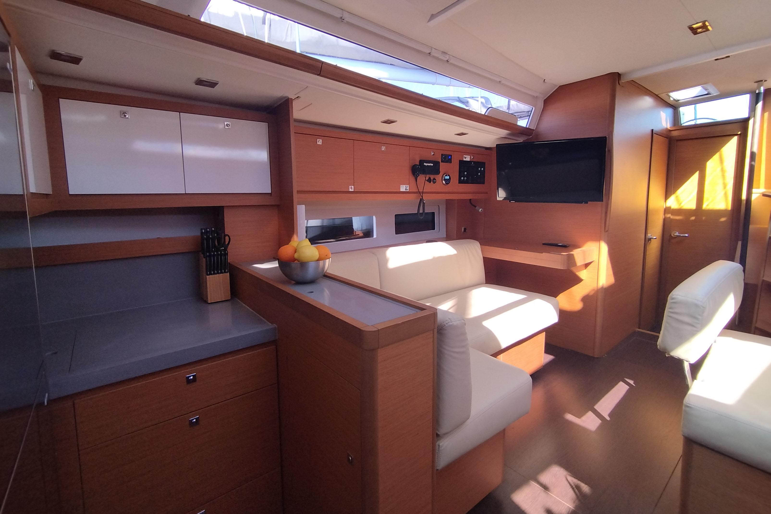 Dufour 530 - 4 + 1 cab., picture 11