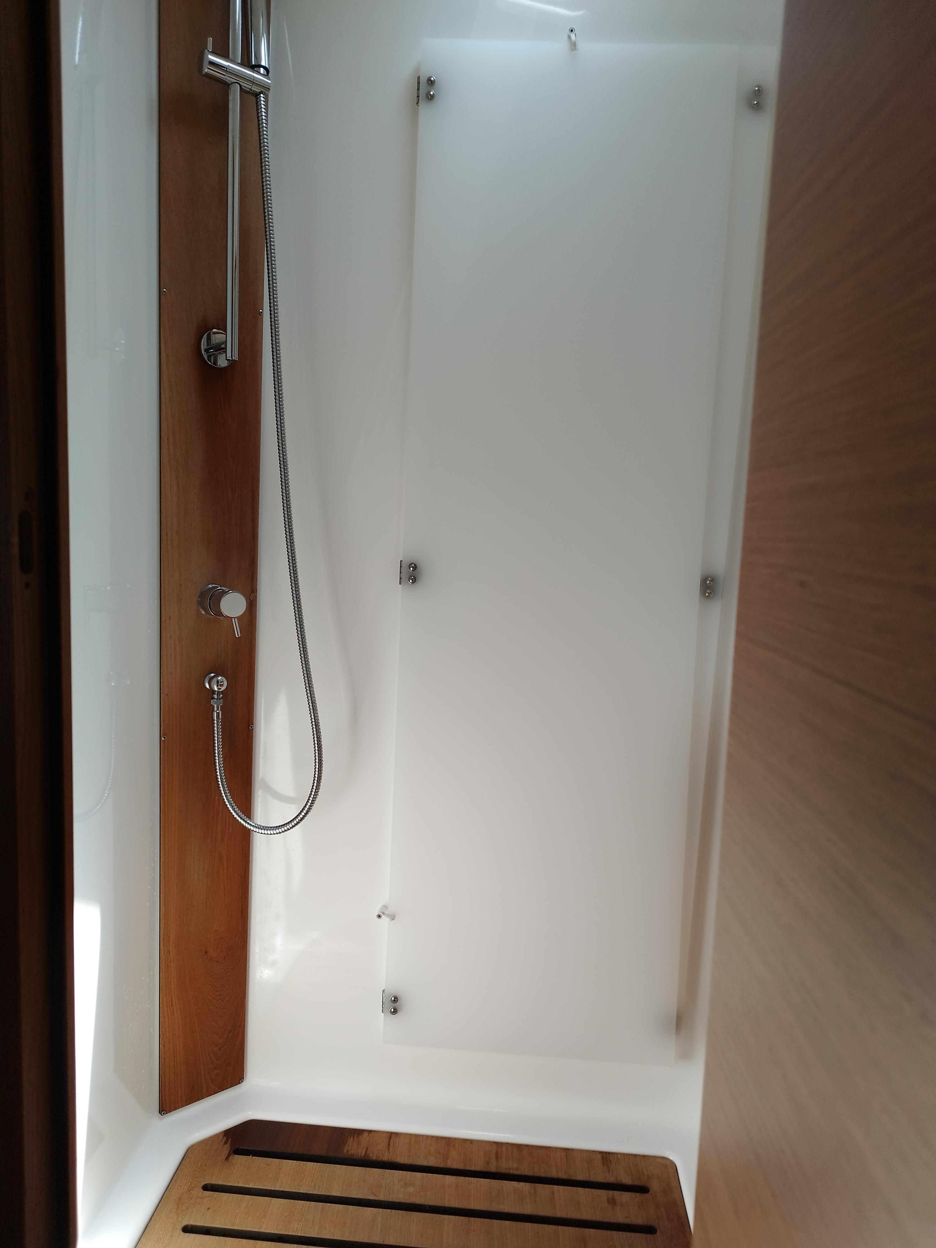 Dufour 470 - 3 cab., picture 24