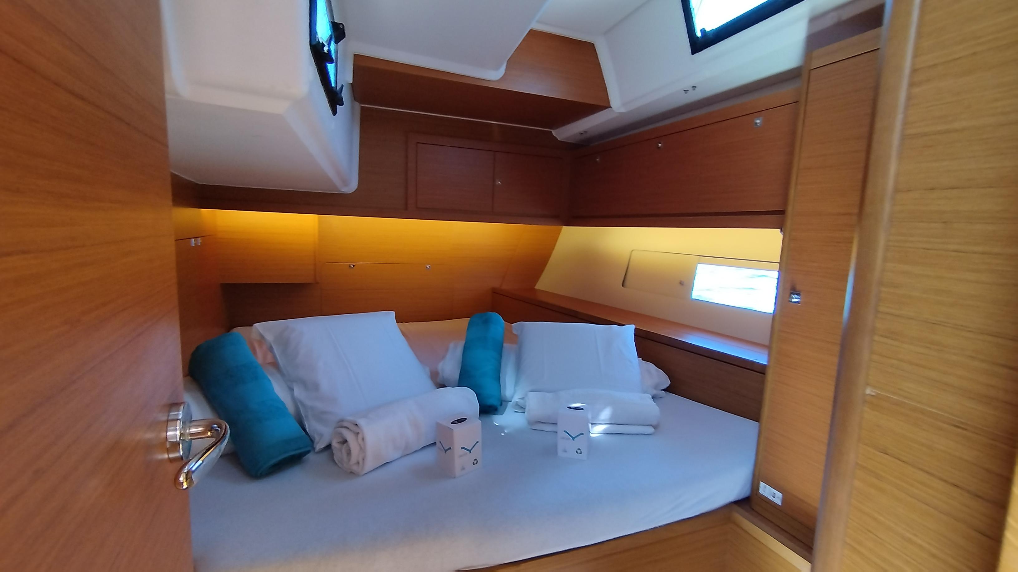 Dufour 470 - 5 + 1 cab., picture 15