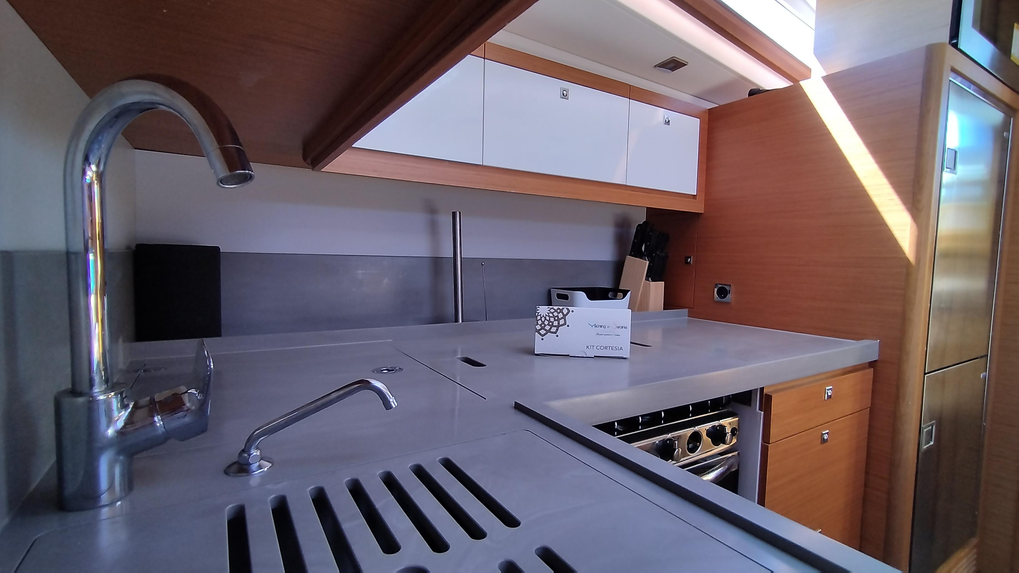 Dufour 470 - 5 + 1 cab., picture 9