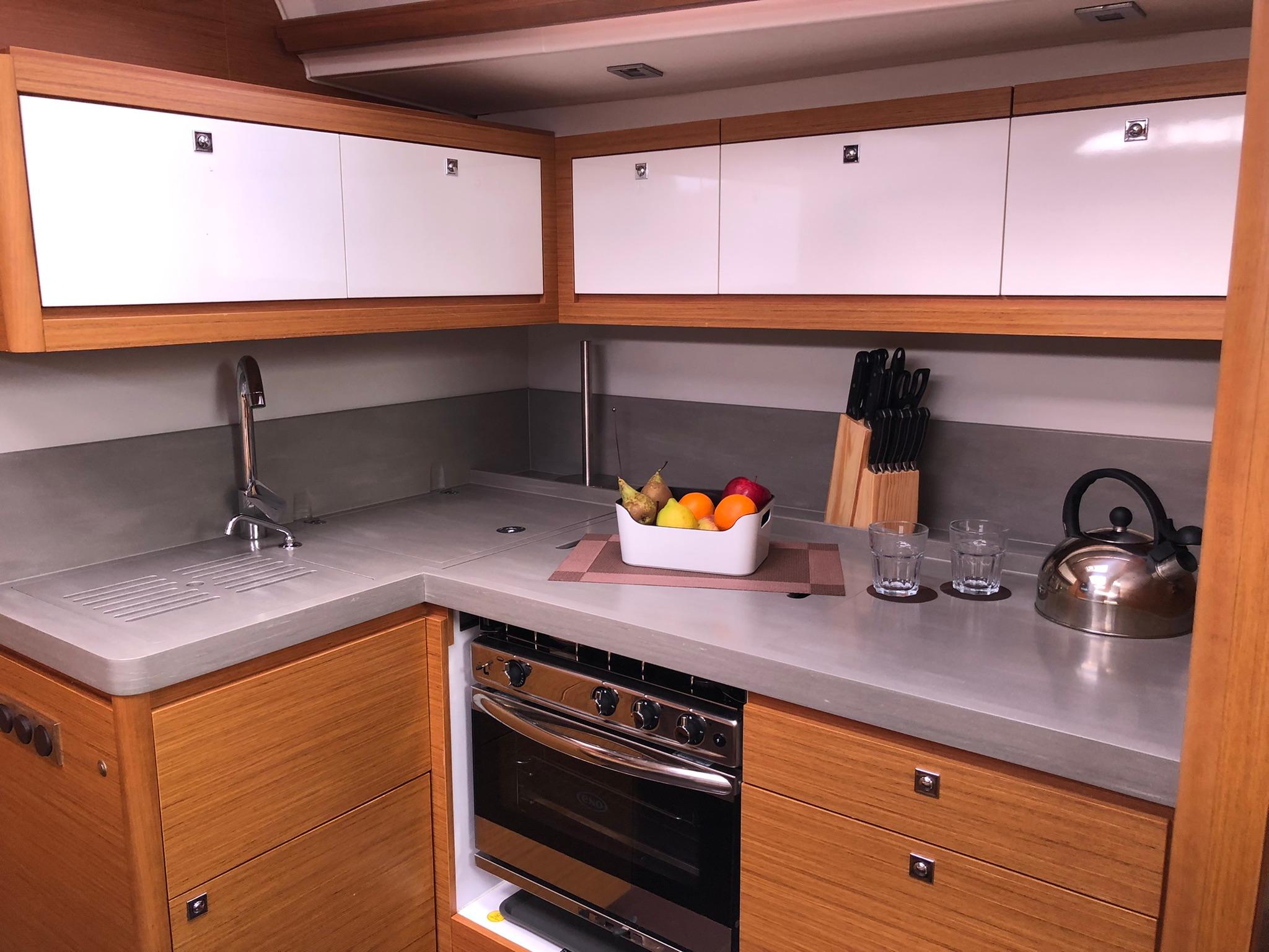 Dufour 470 - 5 + 1 cab., picture 10