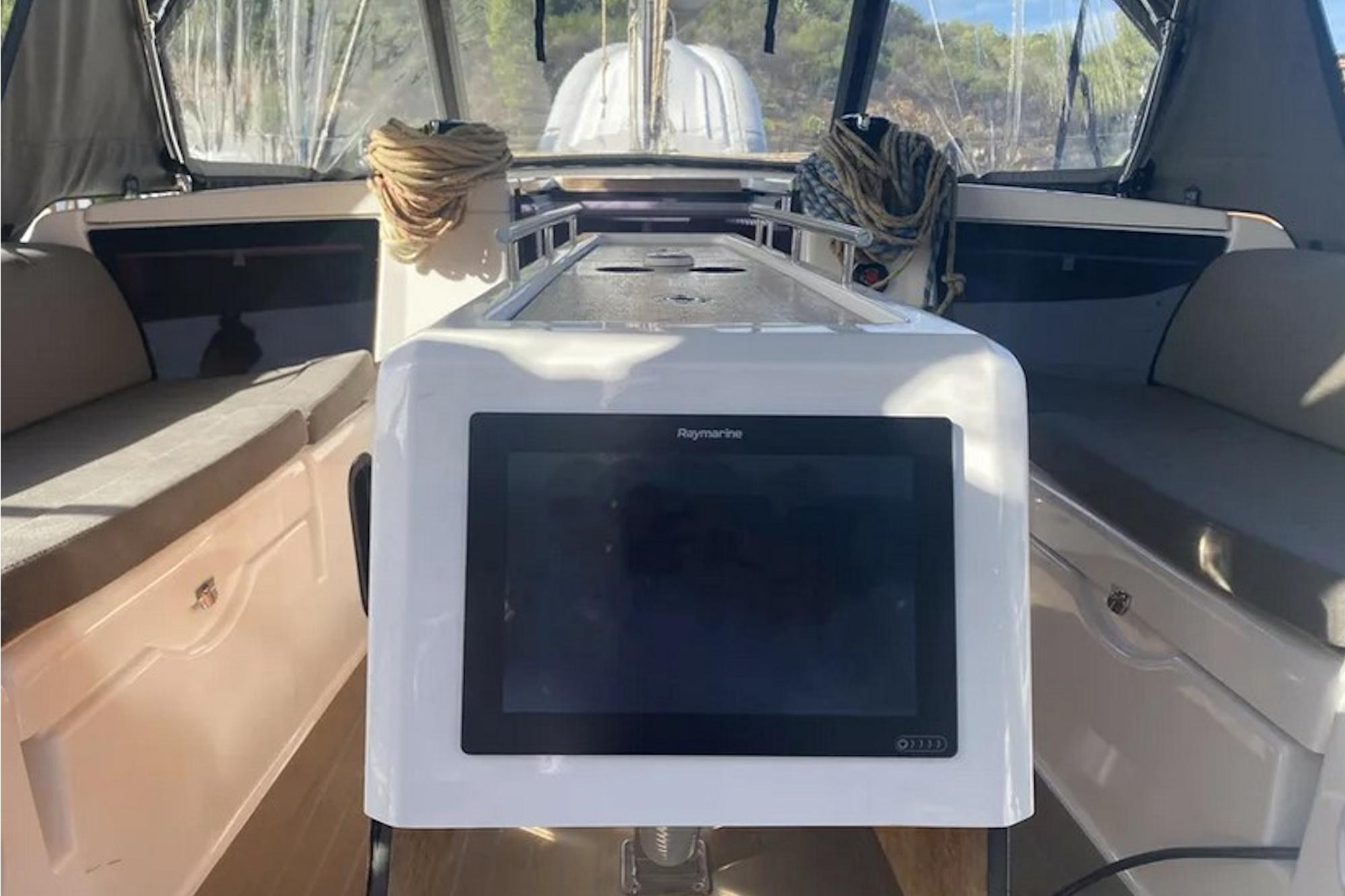 Dufour 390, picture 11