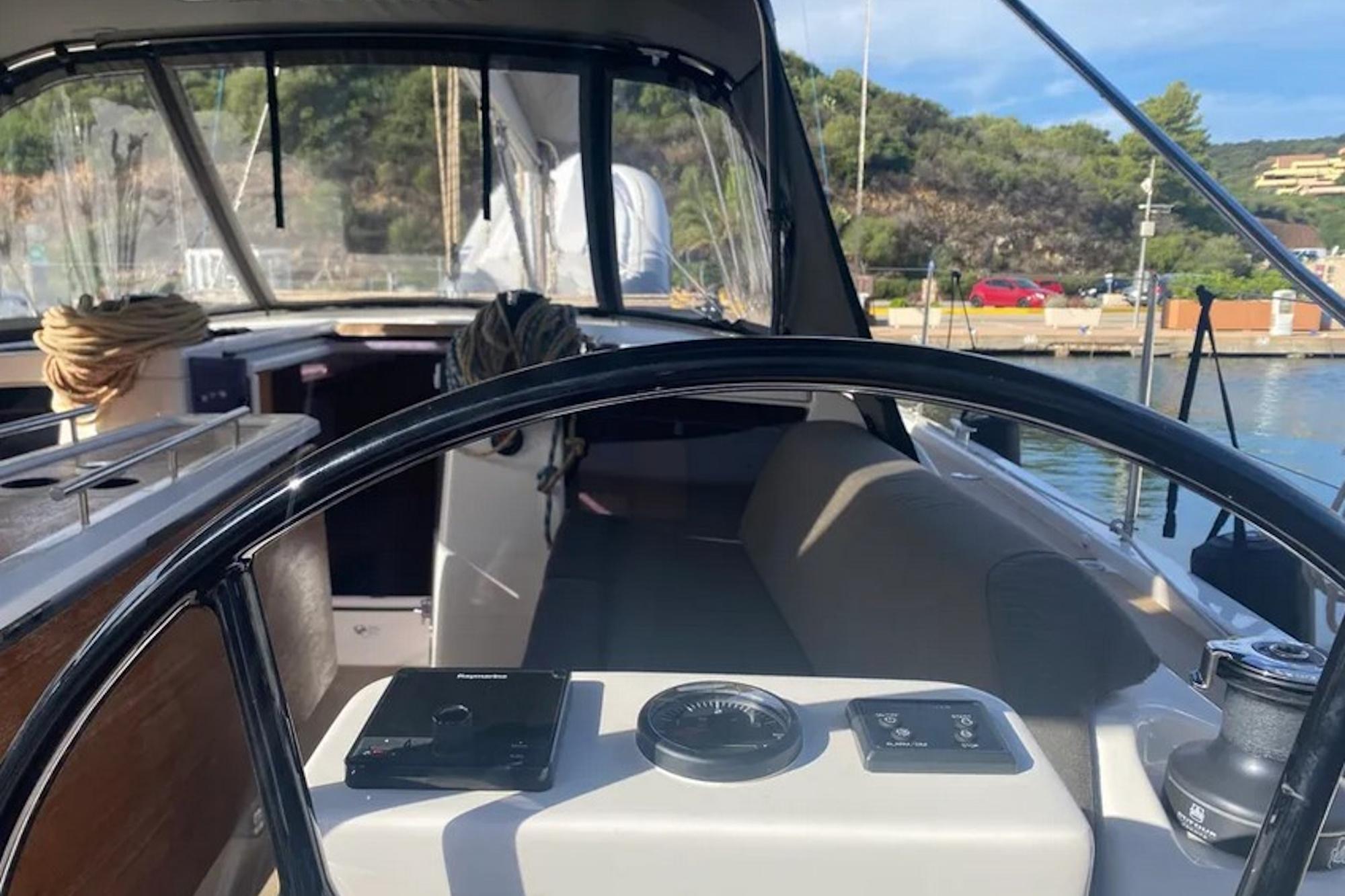 Dufour 390, picture 5