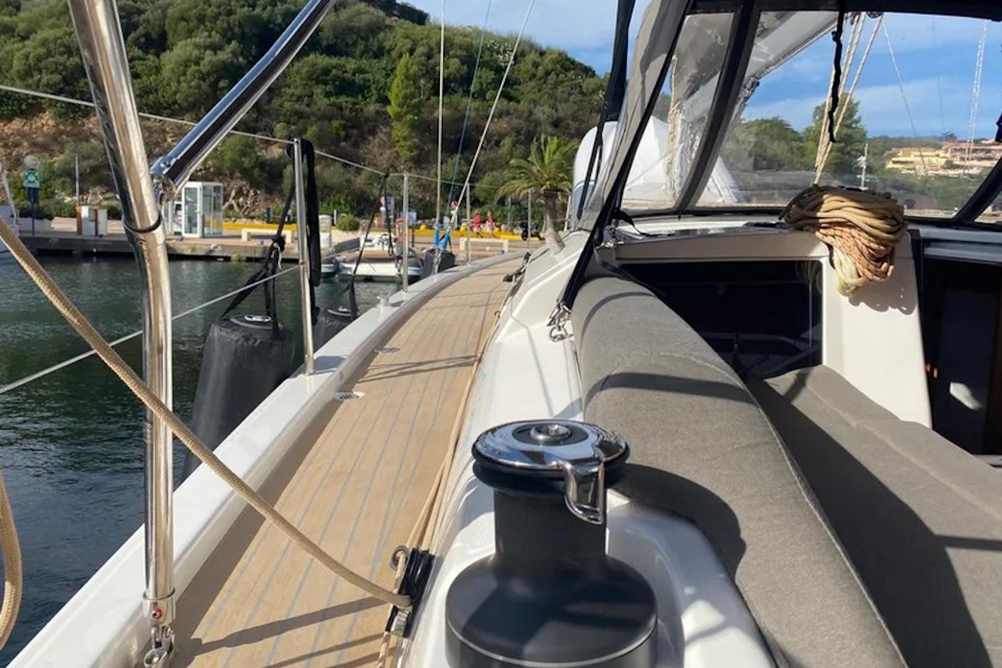 Dufour 390, picture 7