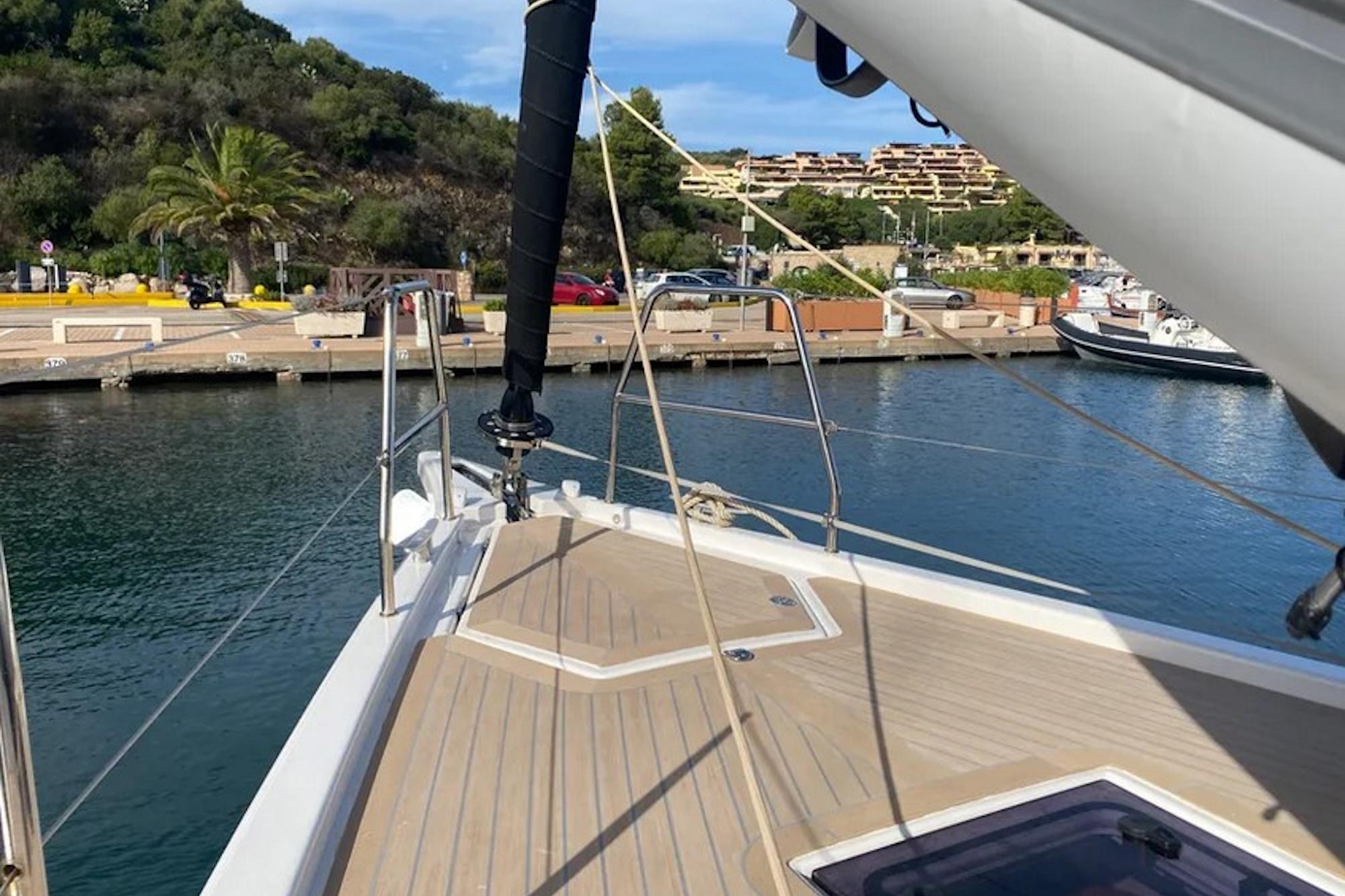 Dufour 390, picture 4