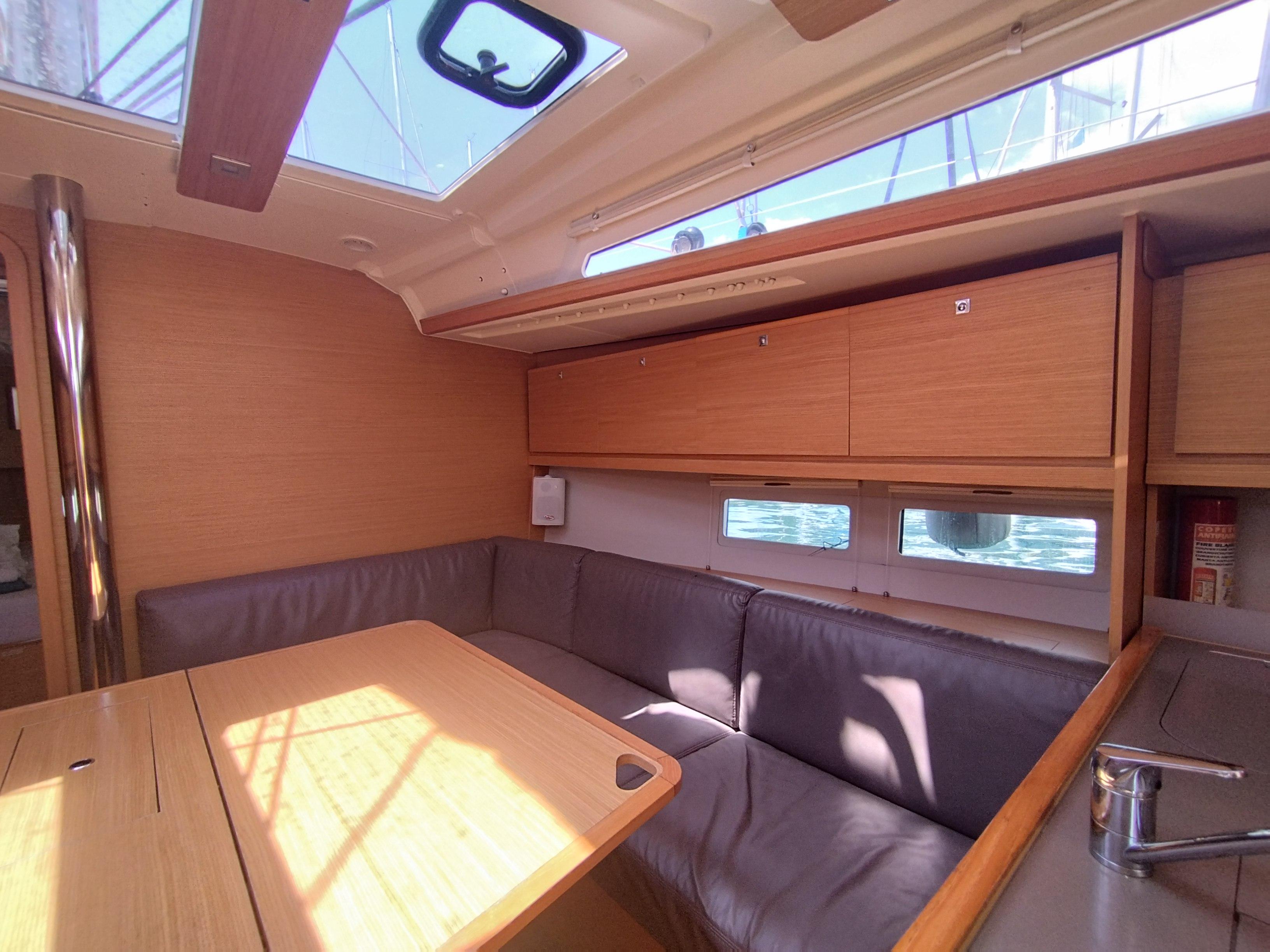 Dufour 390, picture 10