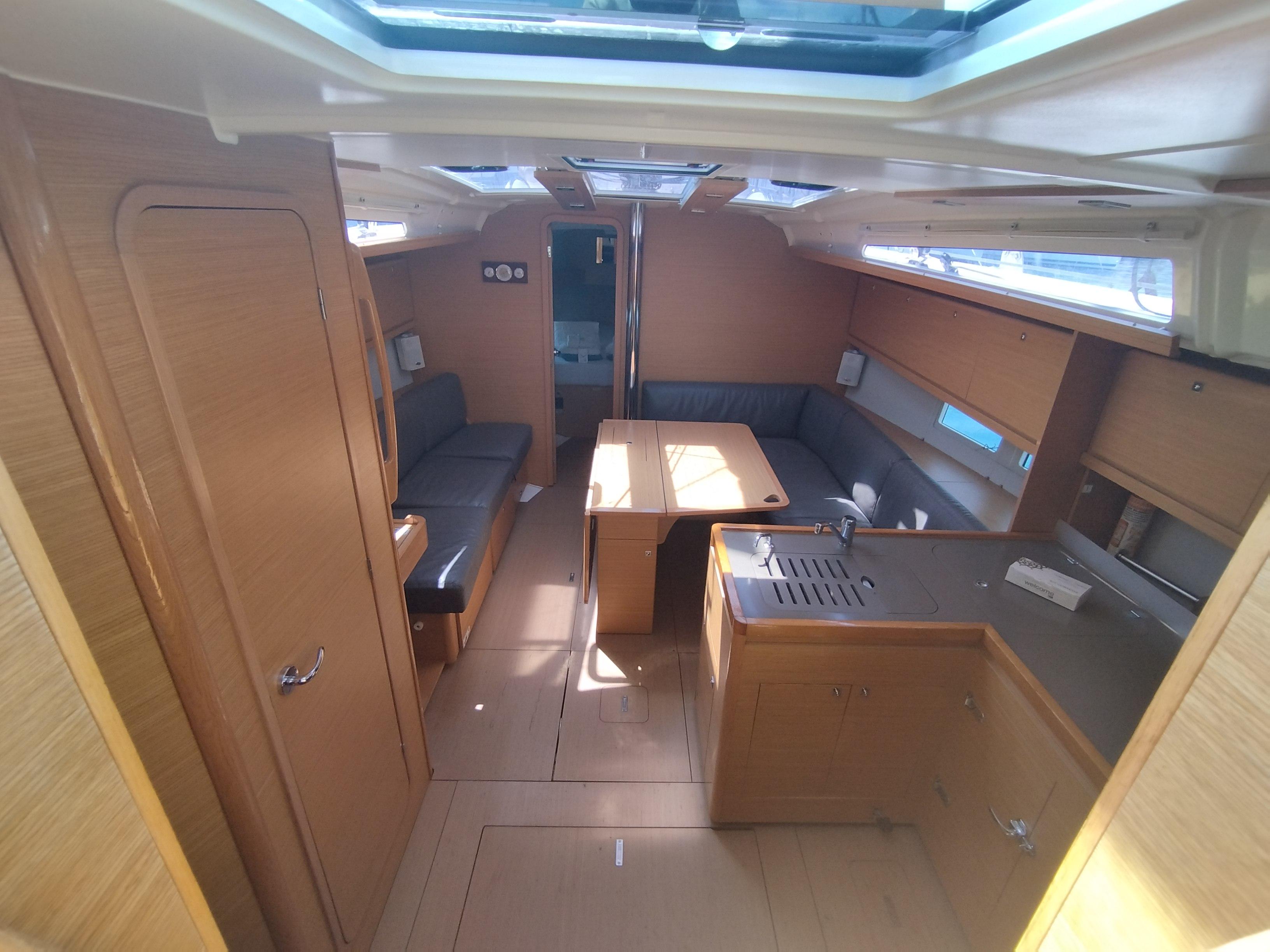 Dufour 390, picture 8