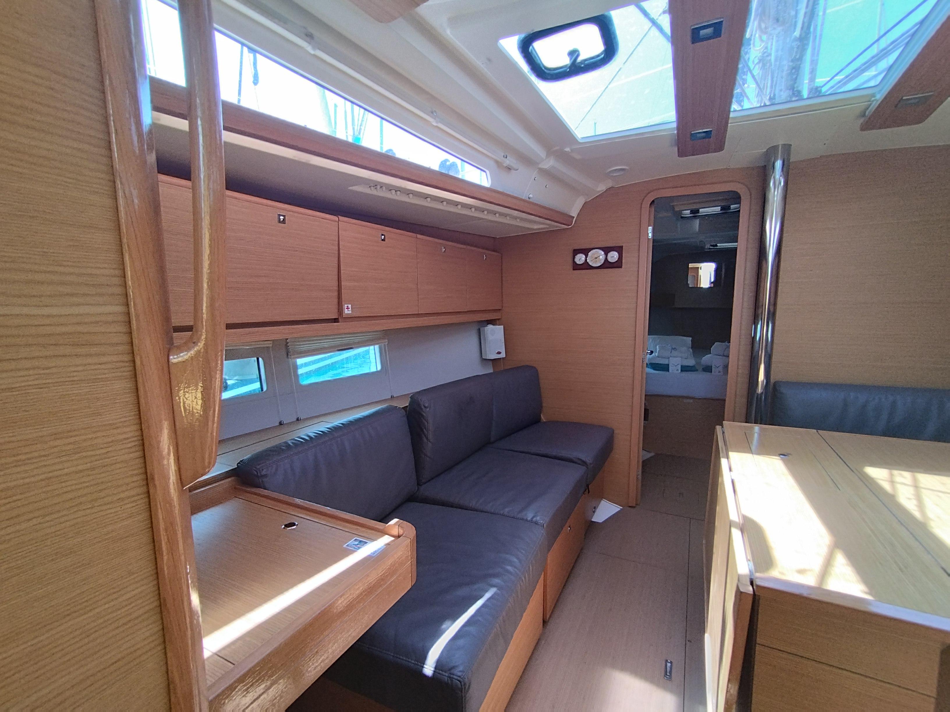 Dufour 390, picture 9