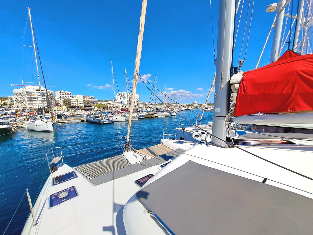 Lagoon 421 - 4 + 2 cab., picture 7