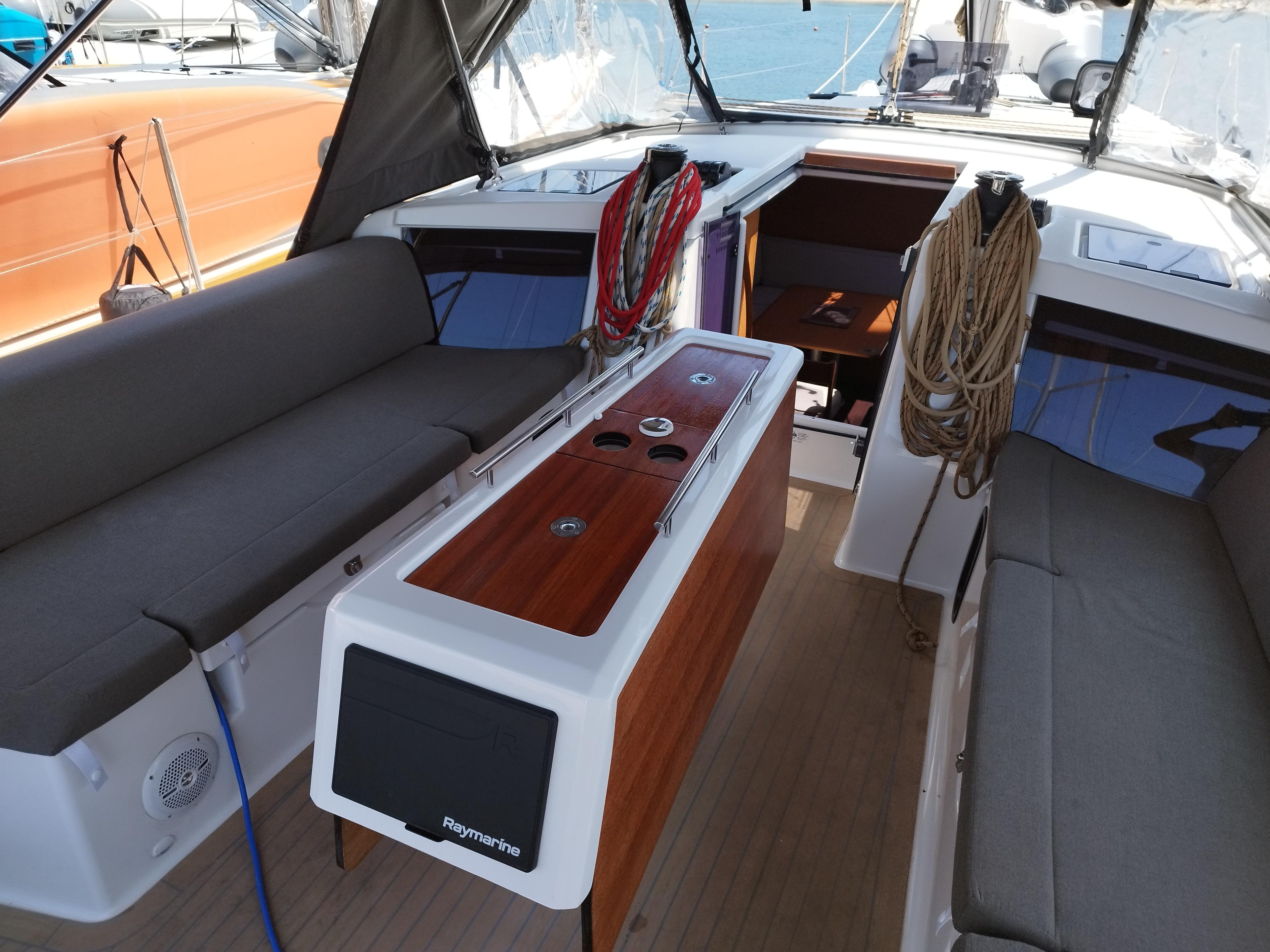 Dufour 430, picture 4