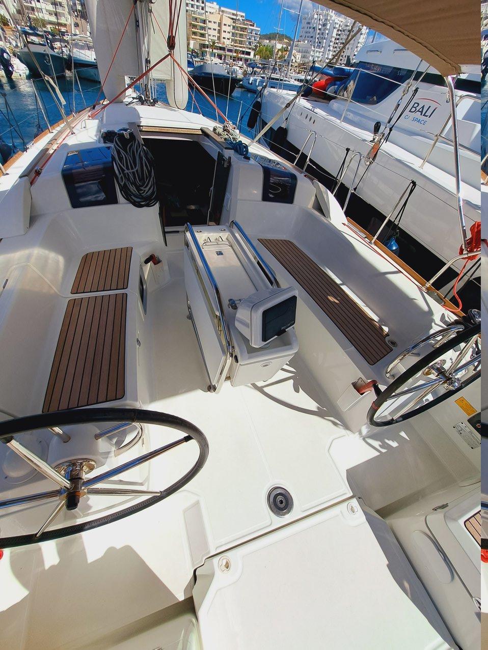 Sun Odyssey 389, picture 3