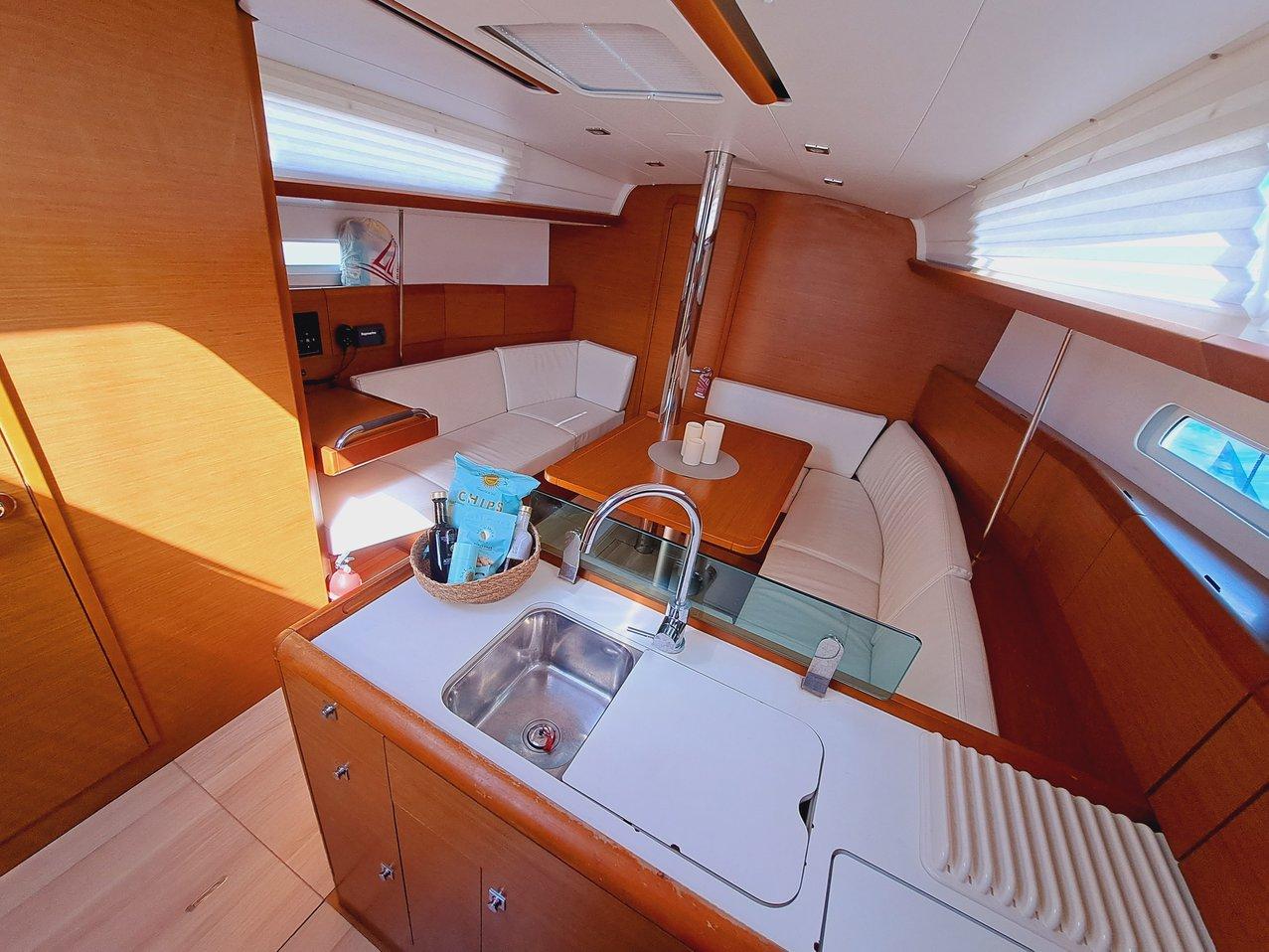 Sun Odyssey 389, picture 7