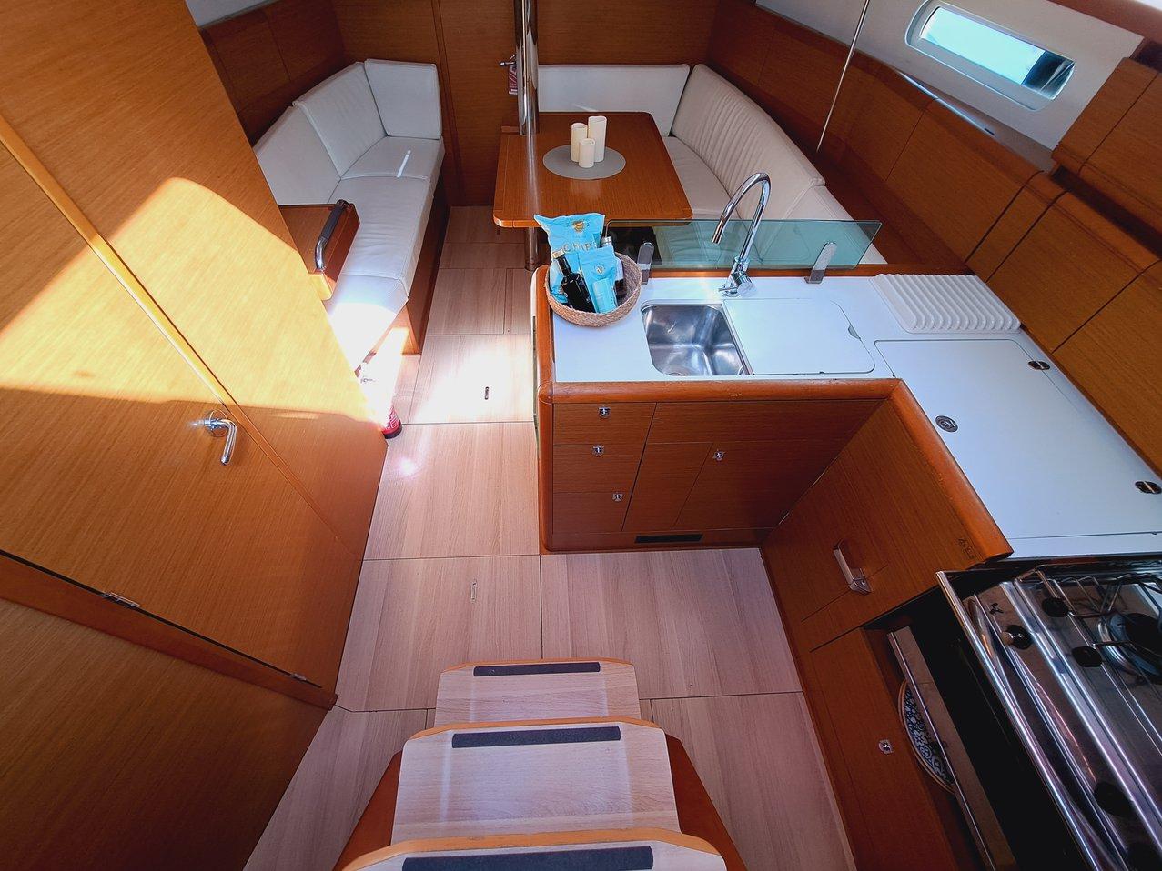 Sun Odyssey 389, picture 4