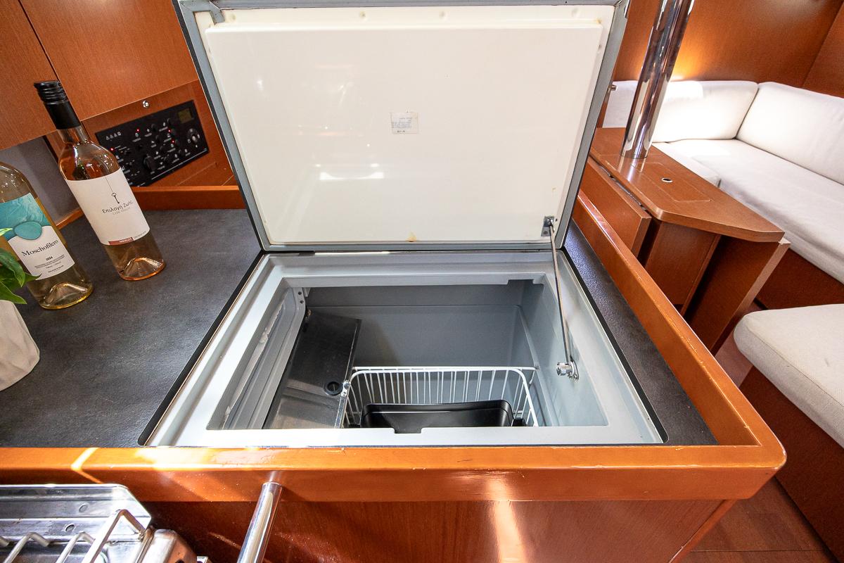 Oceanis 41.1, picture 12