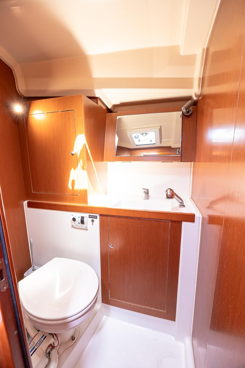 Oceanis 41.1, picture 16