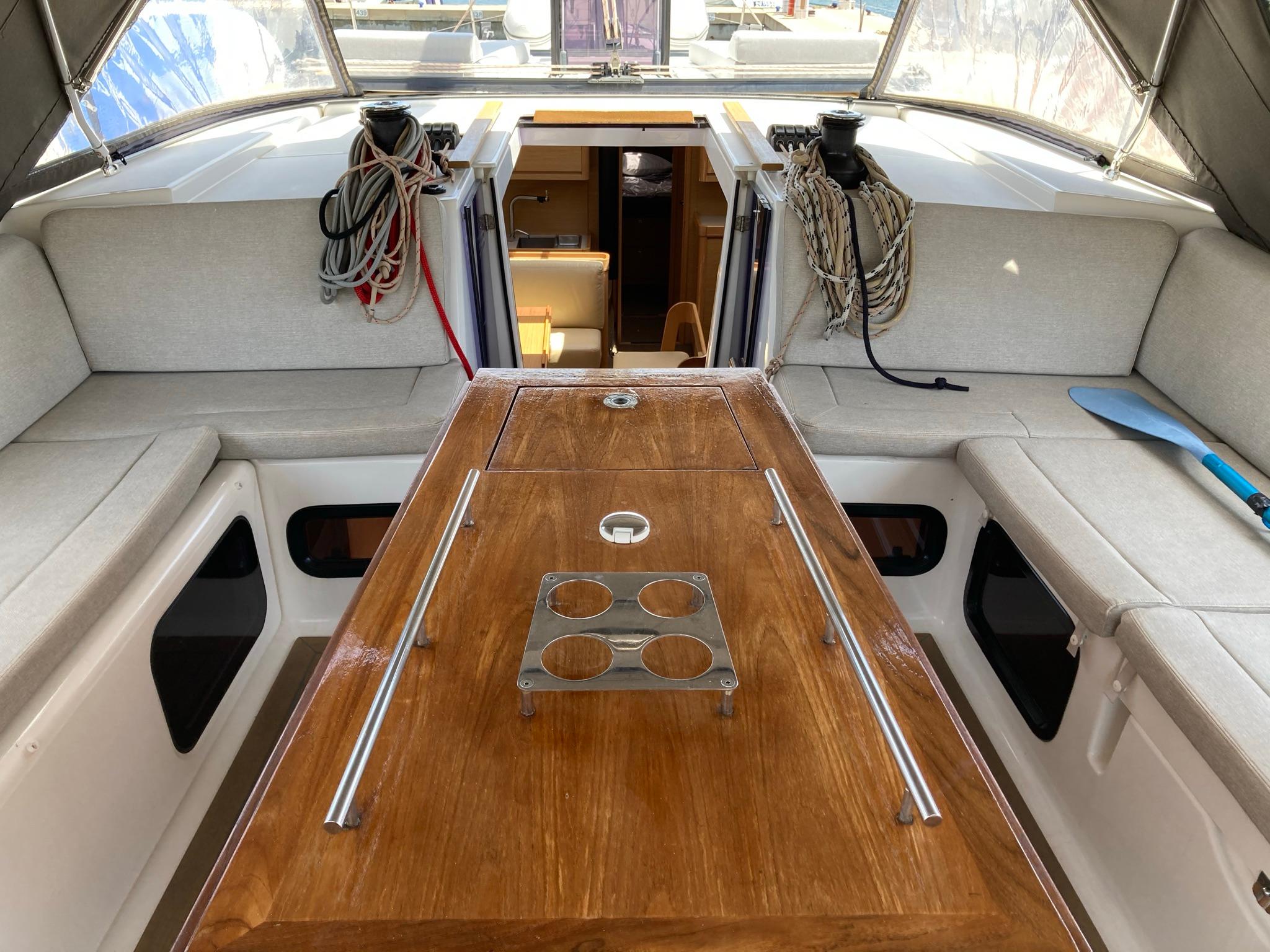 Dufour 520 GL, picture 4