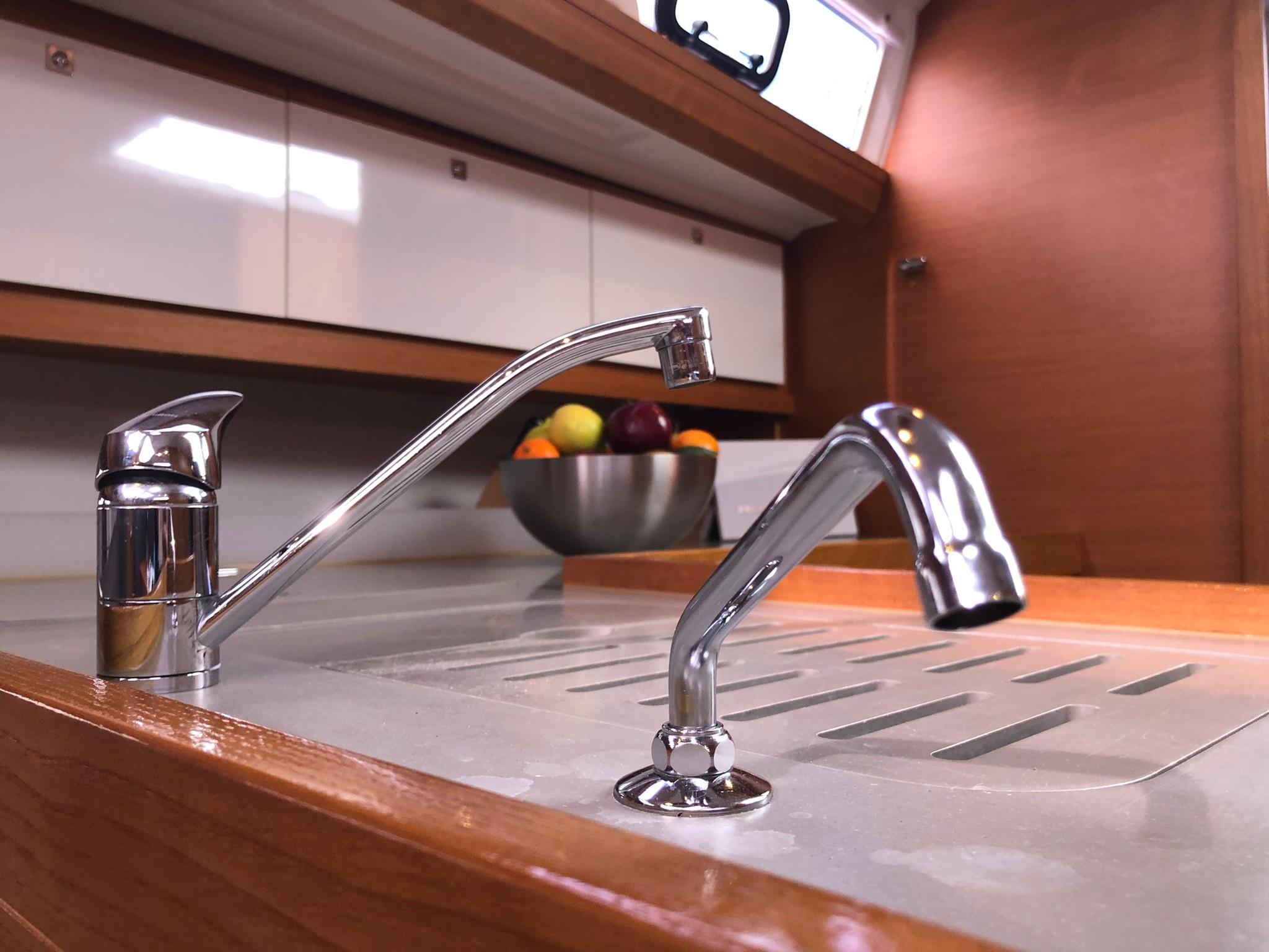 Dufour 412, picture 8