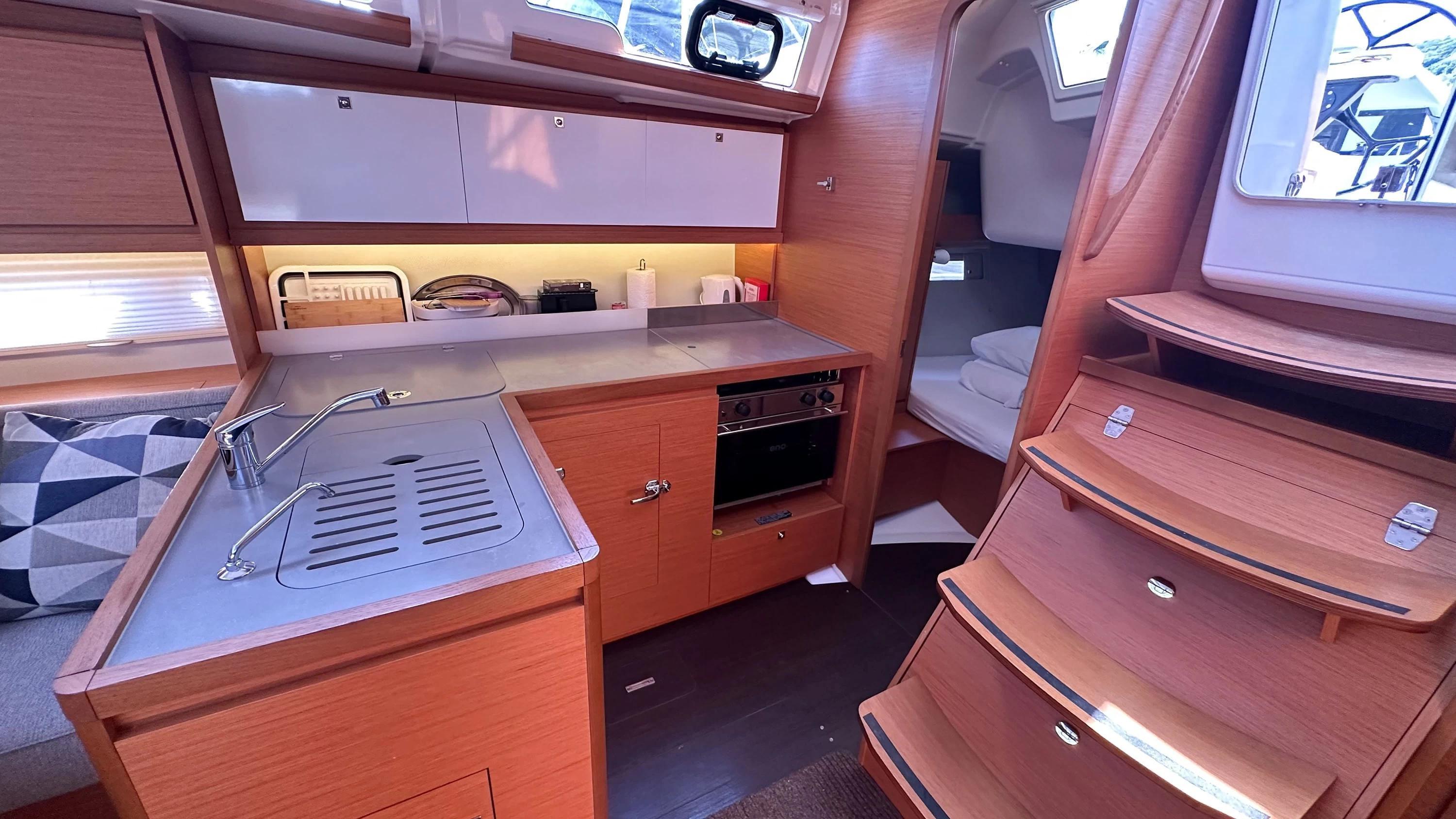 Dufour 390 GL, picture 7