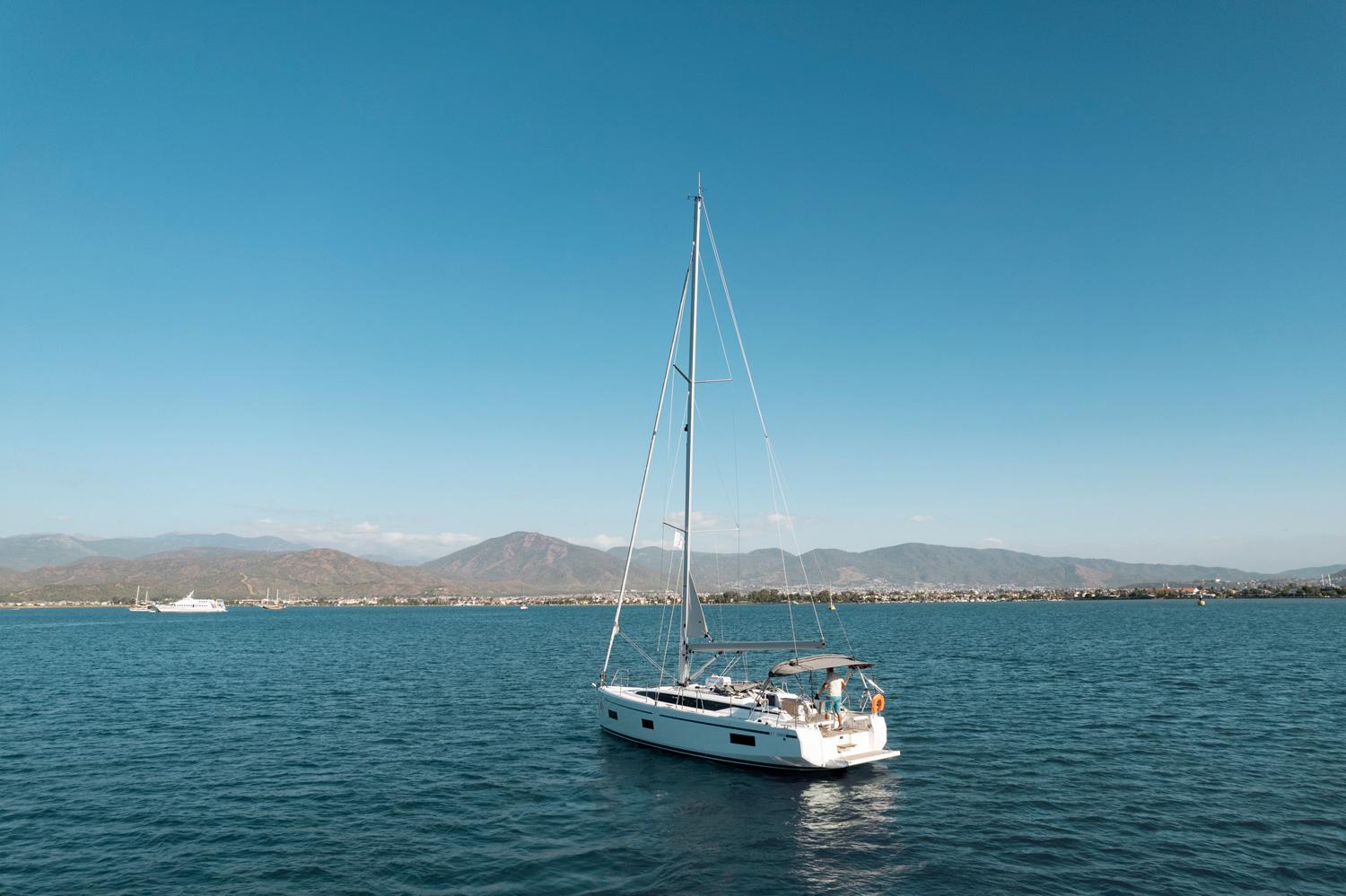 Bavaria C38, picture 10