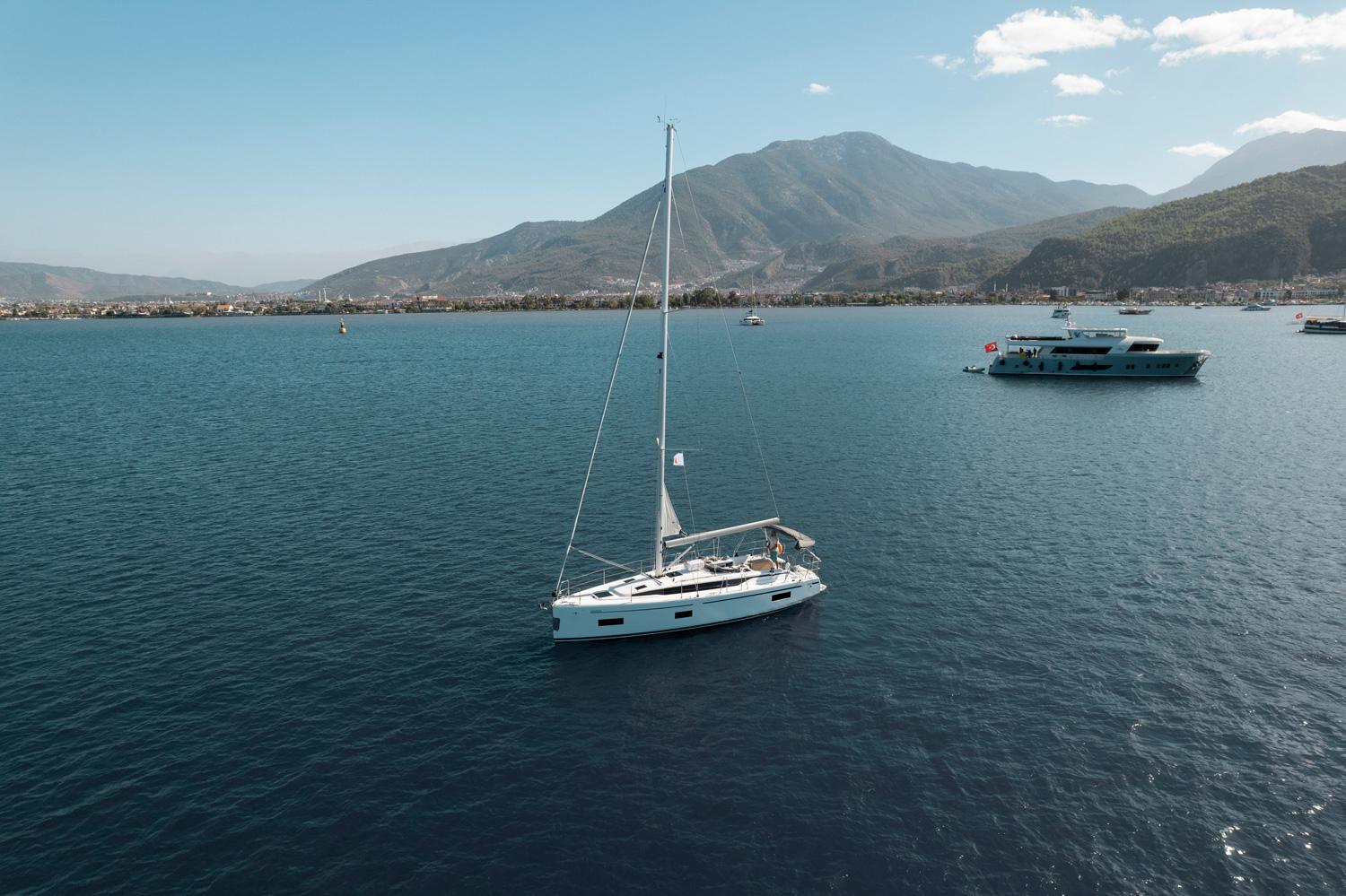 Bavaria C38, picture 7