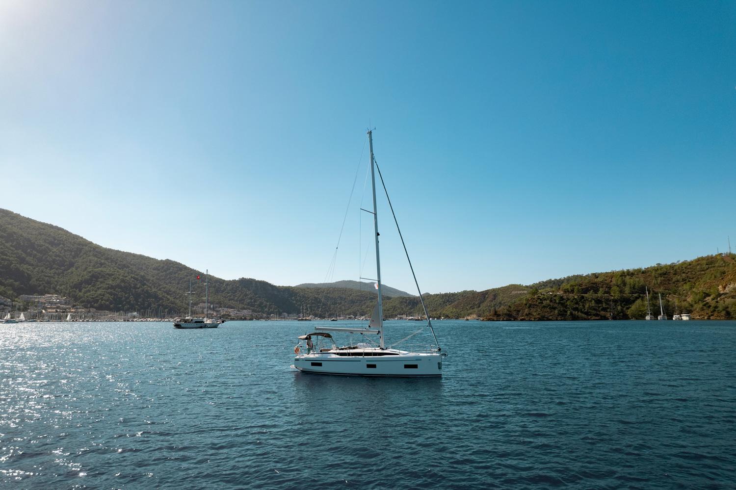 Bavaria C38, picture 4