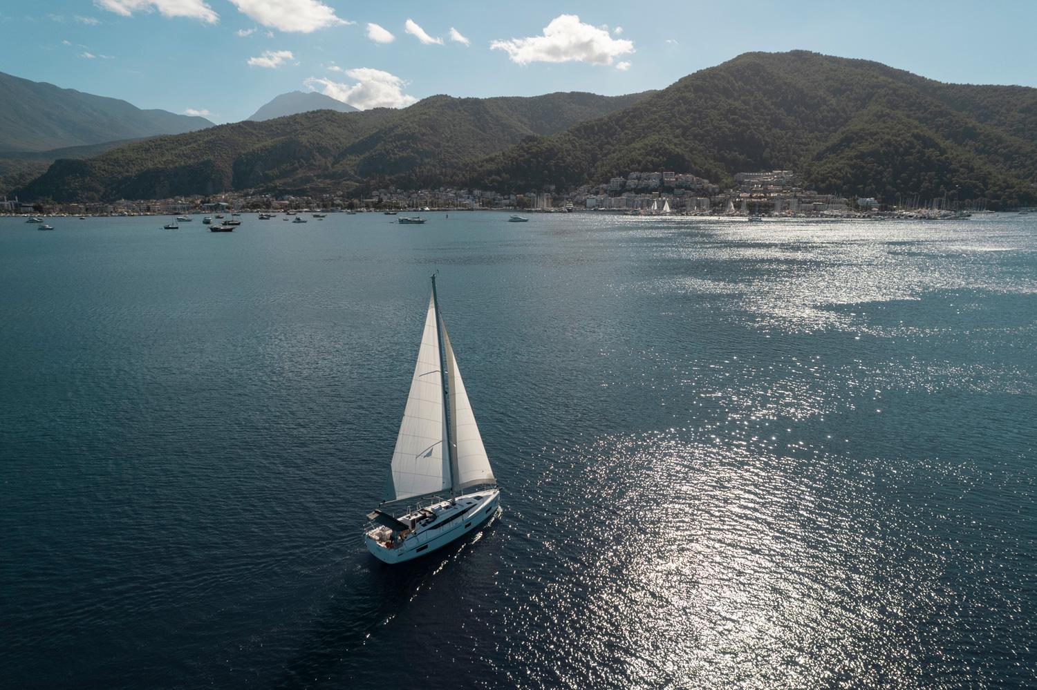 Bavaria C38, picture 6