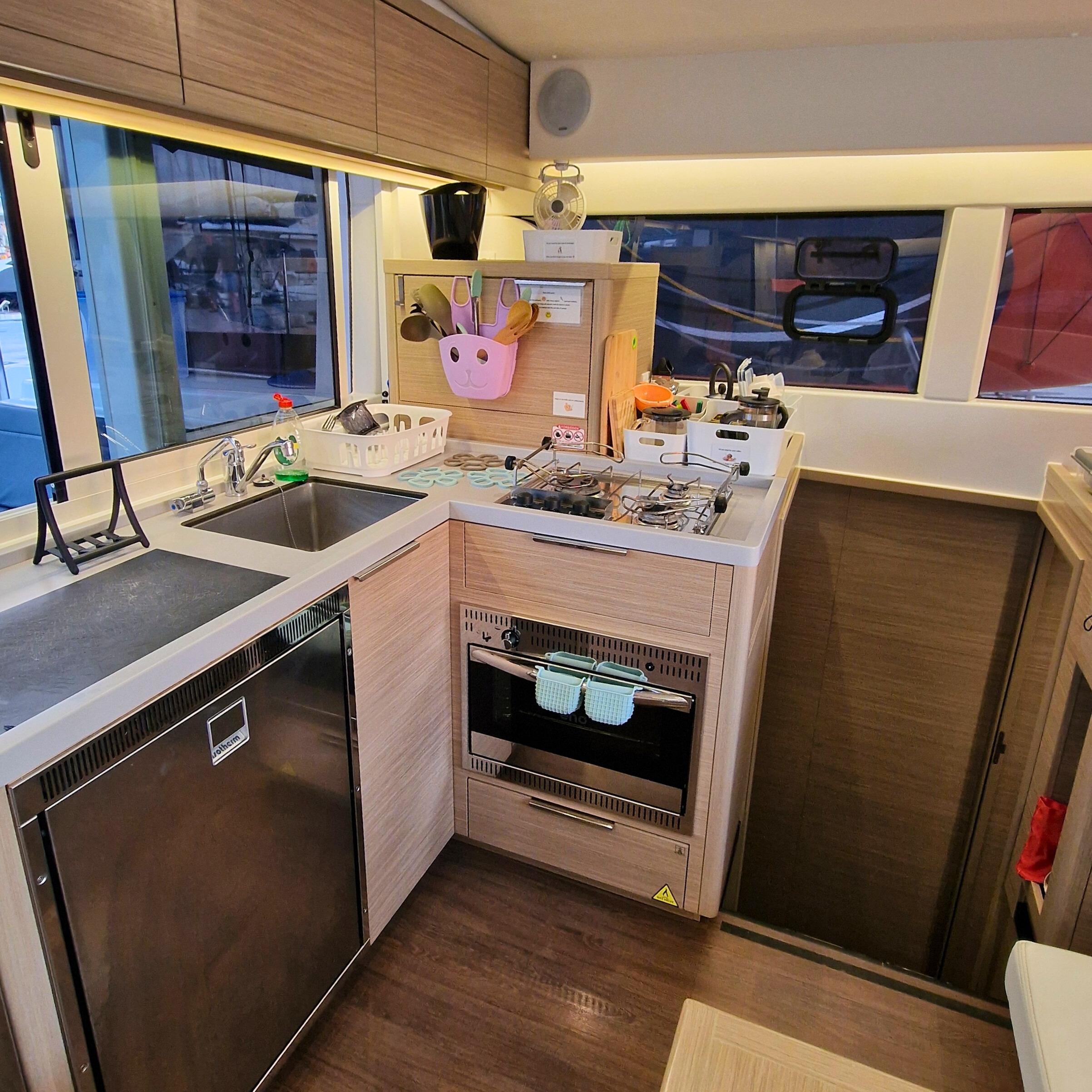 Lagoon 40 - 4 + 2 cab, picture 8