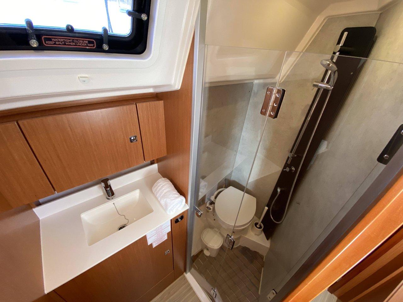 Bavaria C42, picture 24