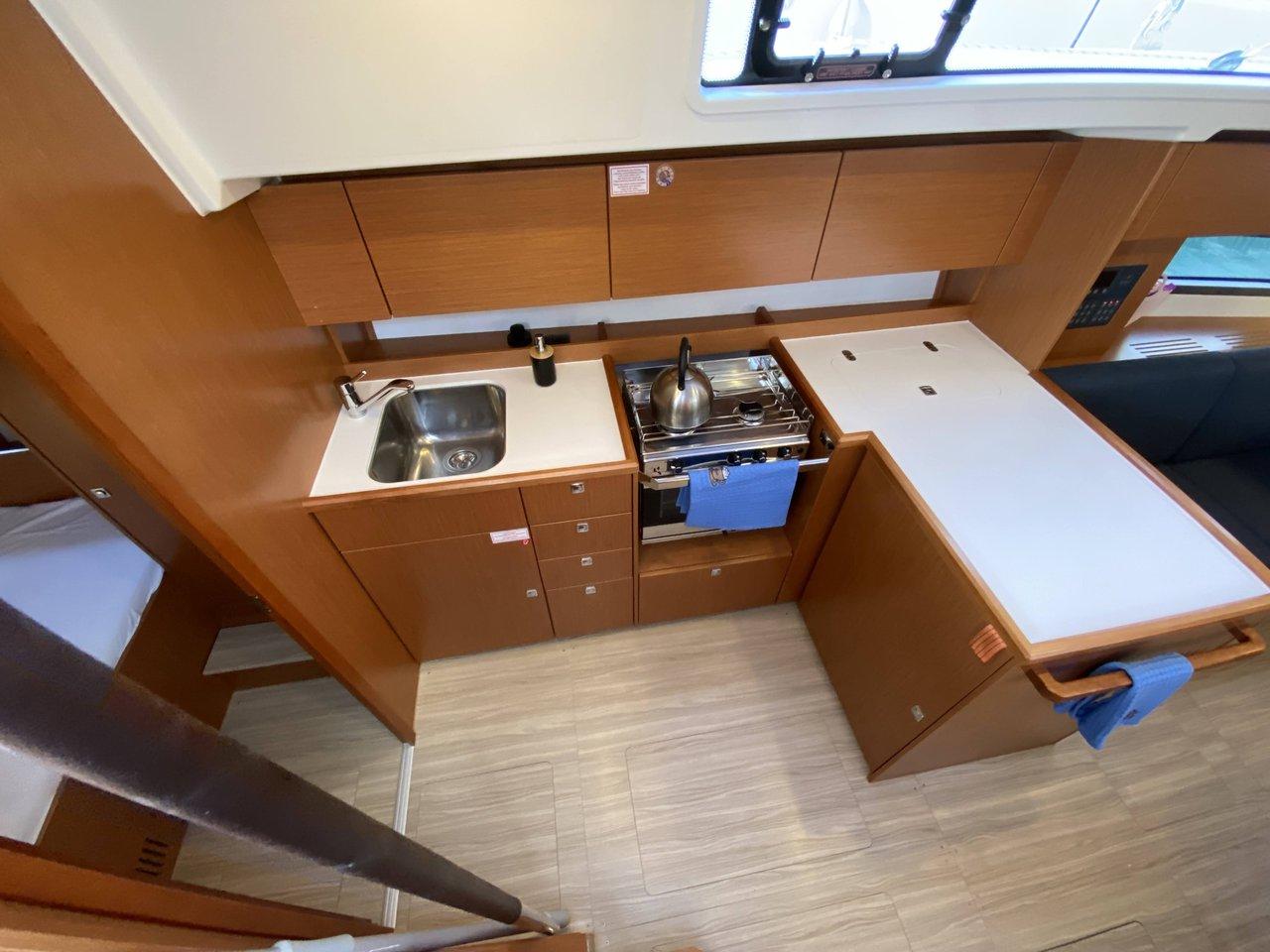 Bavaria C42, picture 9