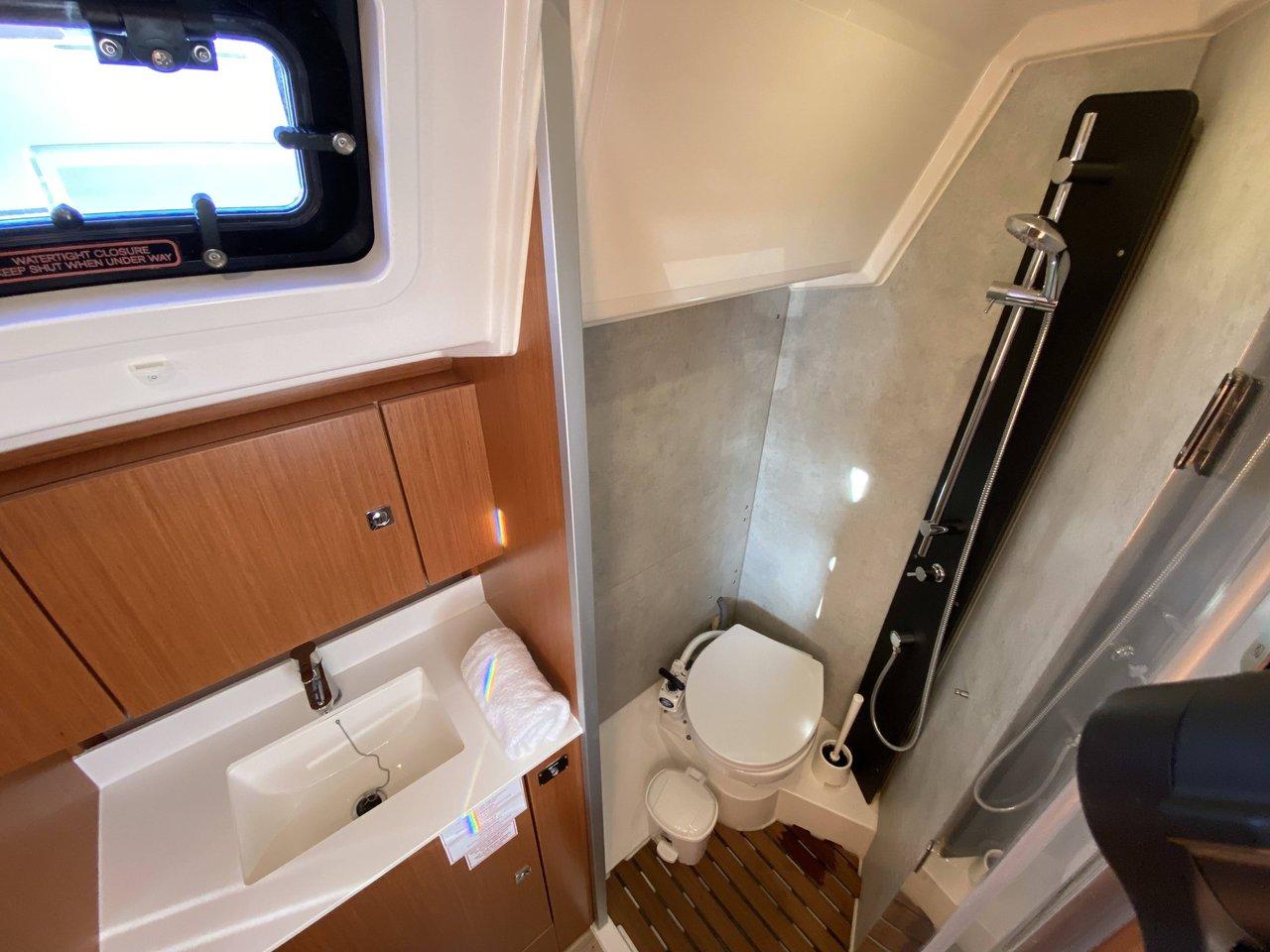 Bavaria C42, picture 28