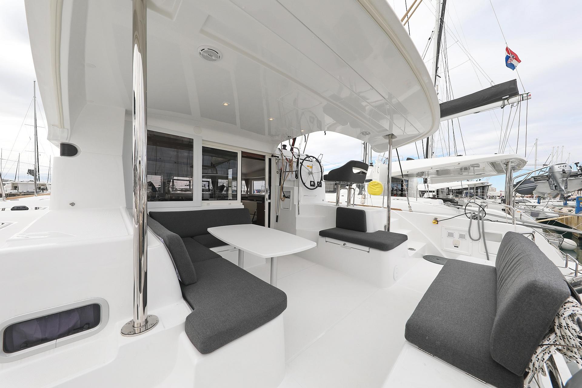 Lagoon 40 - 4 + 2 cab, picture 3