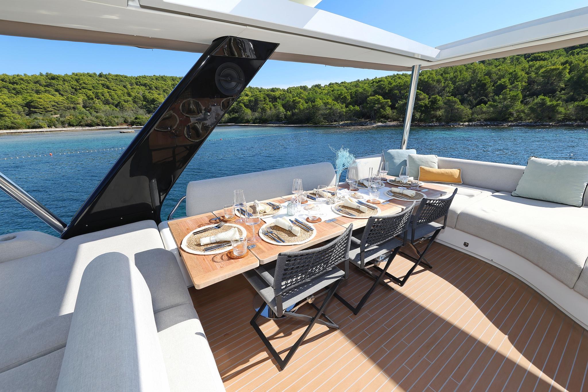 Lagoon Sixty 7, picture 13