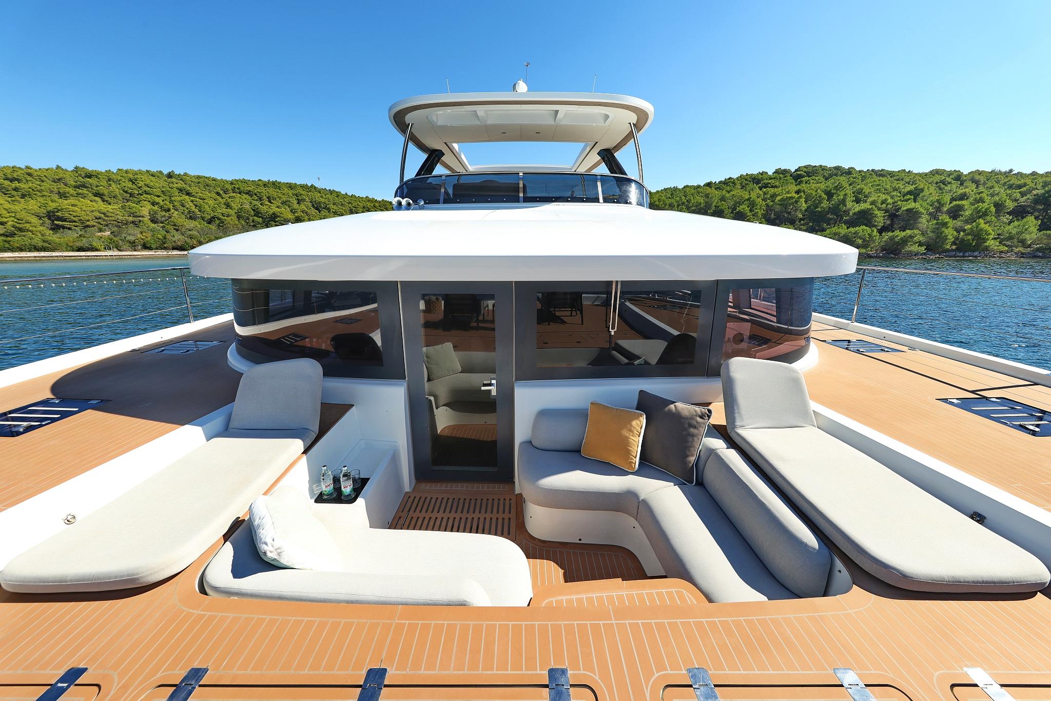 Lagoon Sixty 7, picture 3