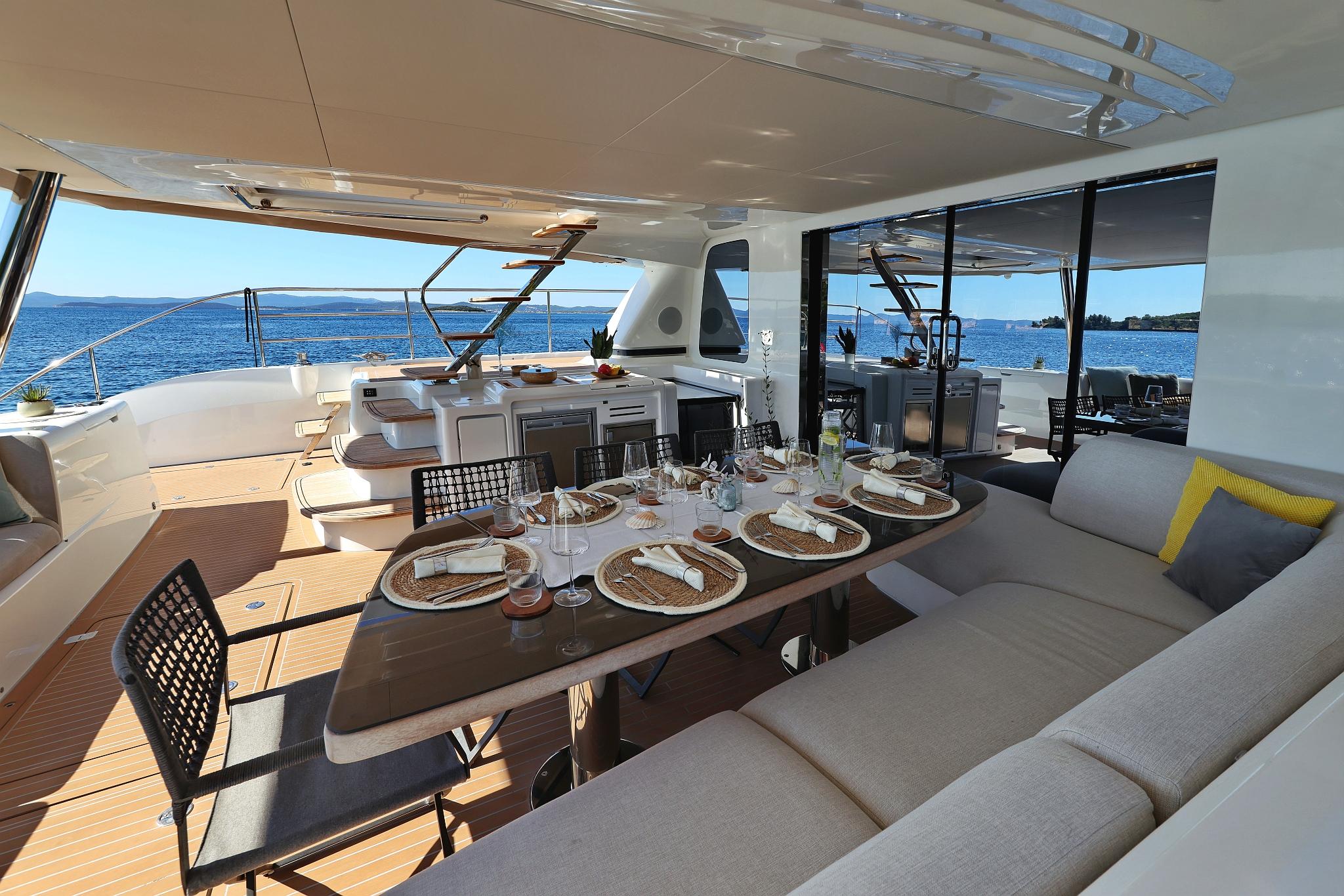 Lagoon Sixty 7, picture 4