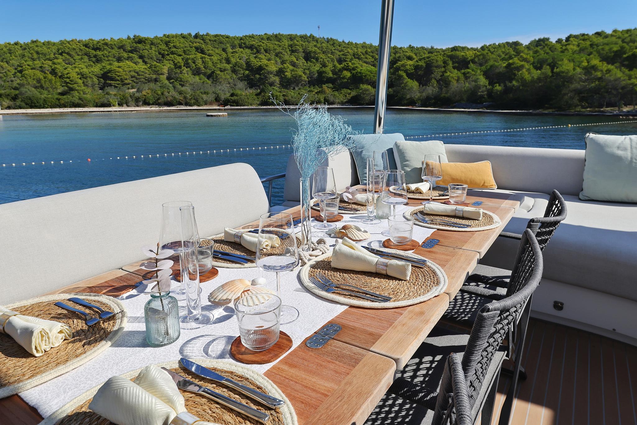 Lagoon Sixty 7, picture 10