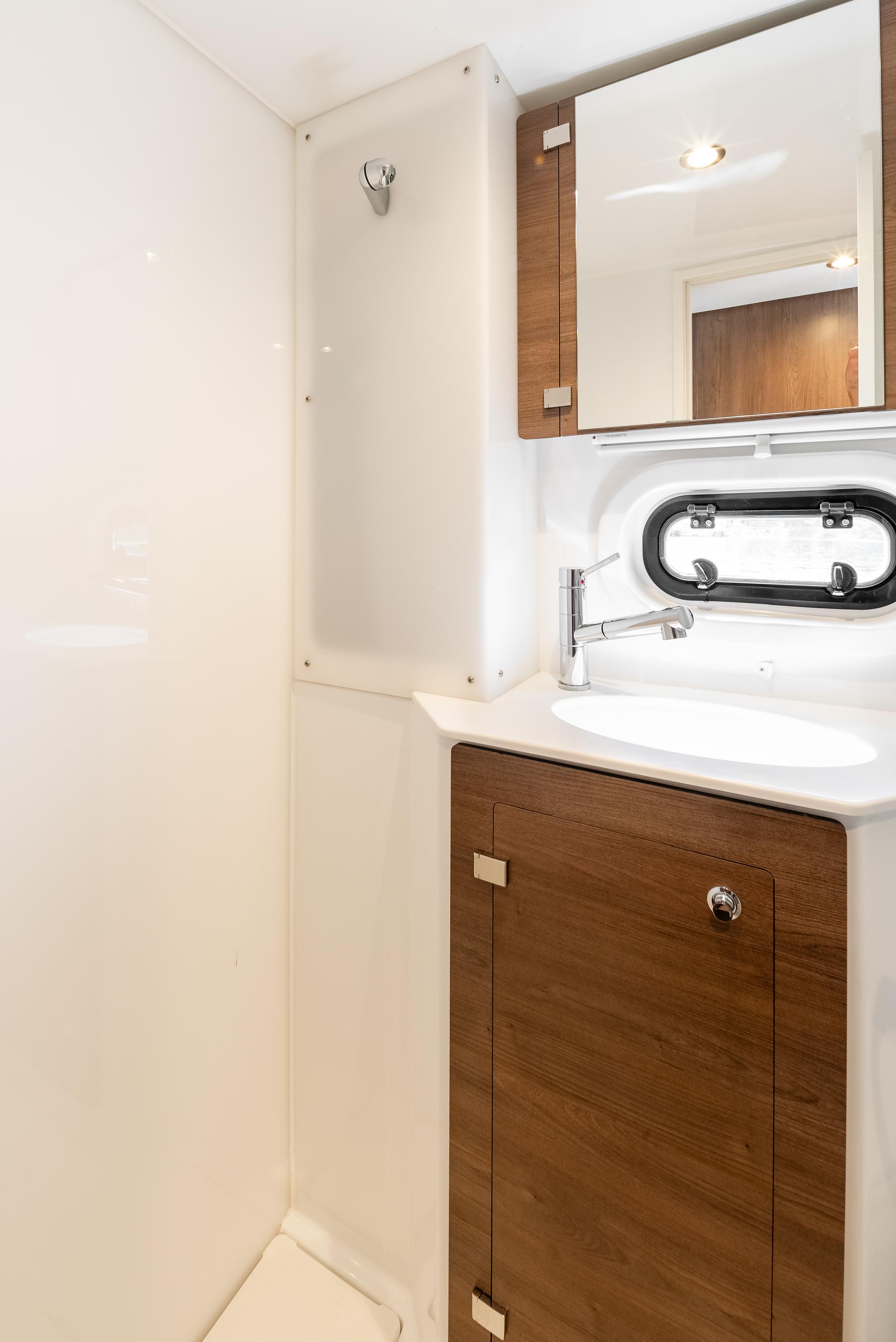 Bali 4.2 - 4 + 1 cab., picture 15