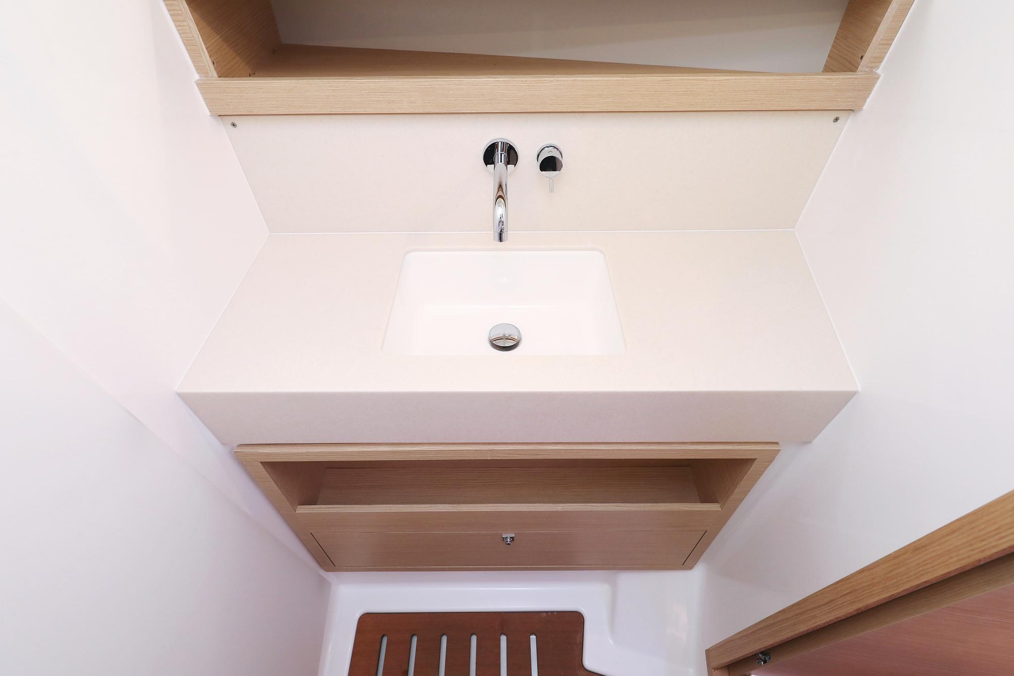 Dufour 470 - 4 cab., picture 38