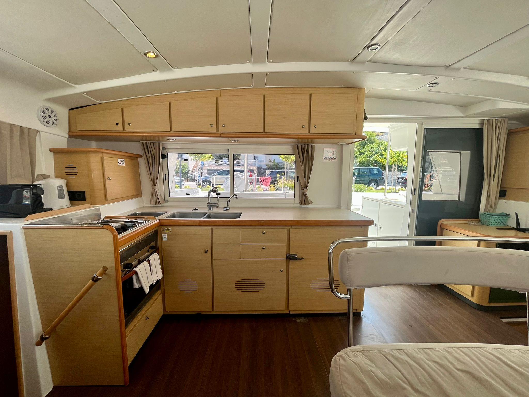 Lagoon 440 - 4 + 1 cab., picture 6