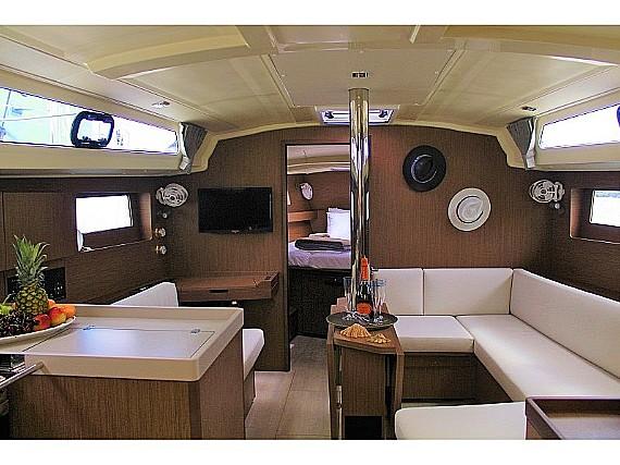 Oceanis 41.1, picture 3