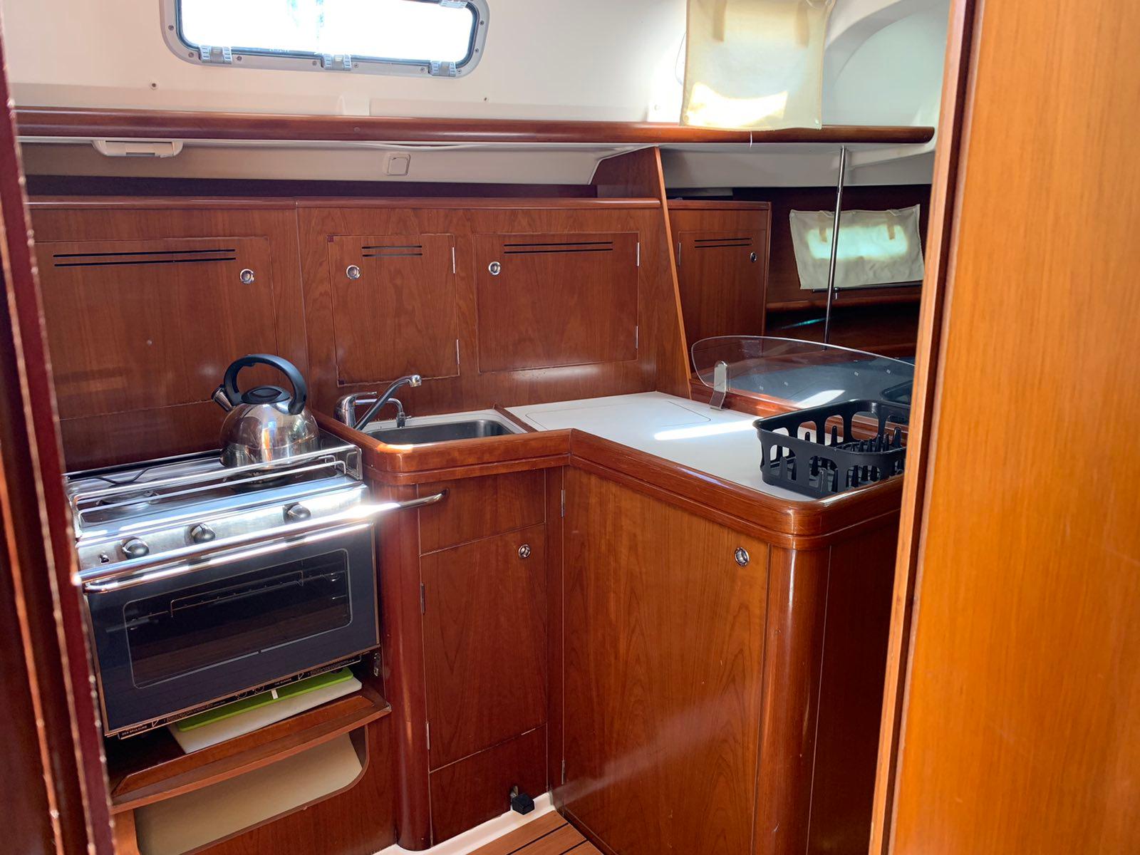 Oceanis Clipper 343, picture 12