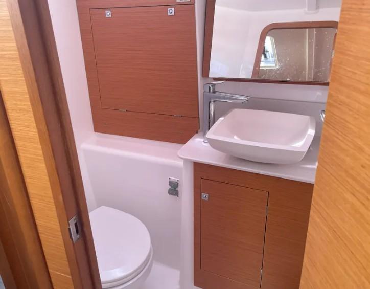 Dufour 390, picture 9