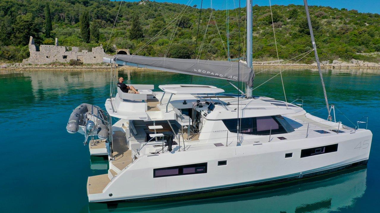 Leopard 45 - 3 + 1 cab., picture 1