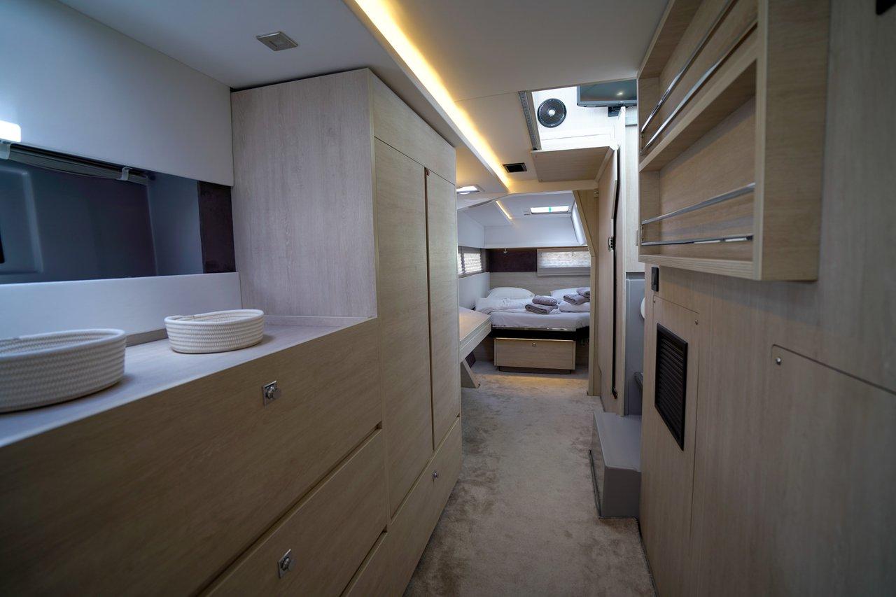 Leopard 45 - 3 + 1 cab., picture 43