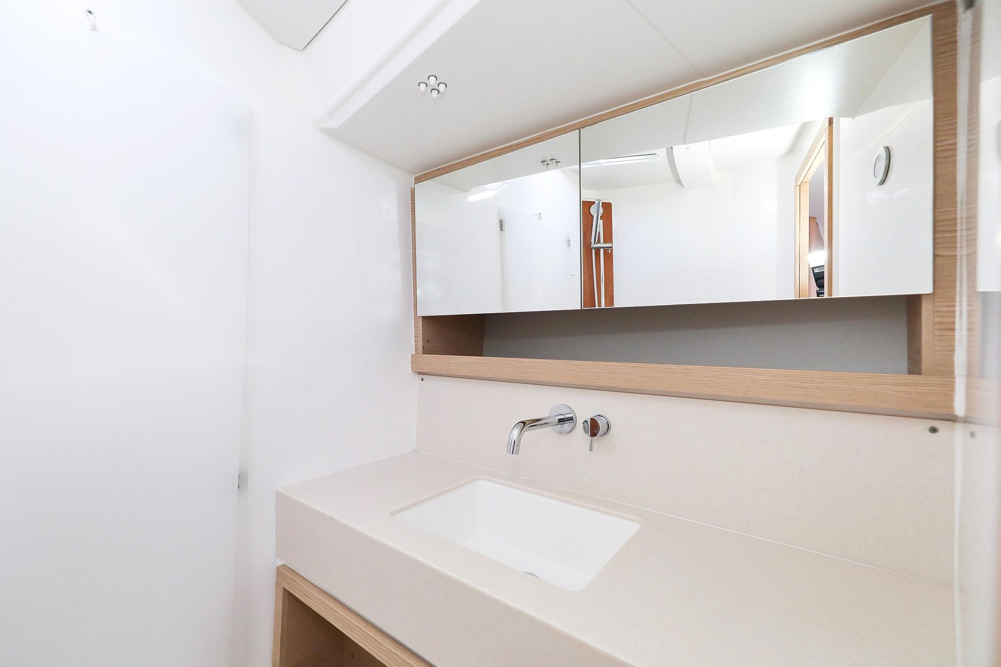 Dufour 470 - 3 cab., picture 40